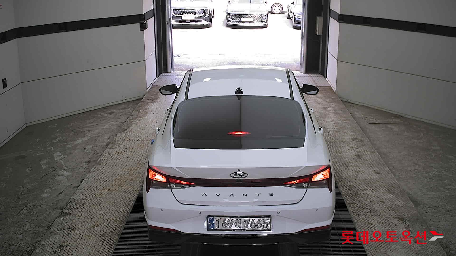 Hyundai Elantra 2023 - Image 17