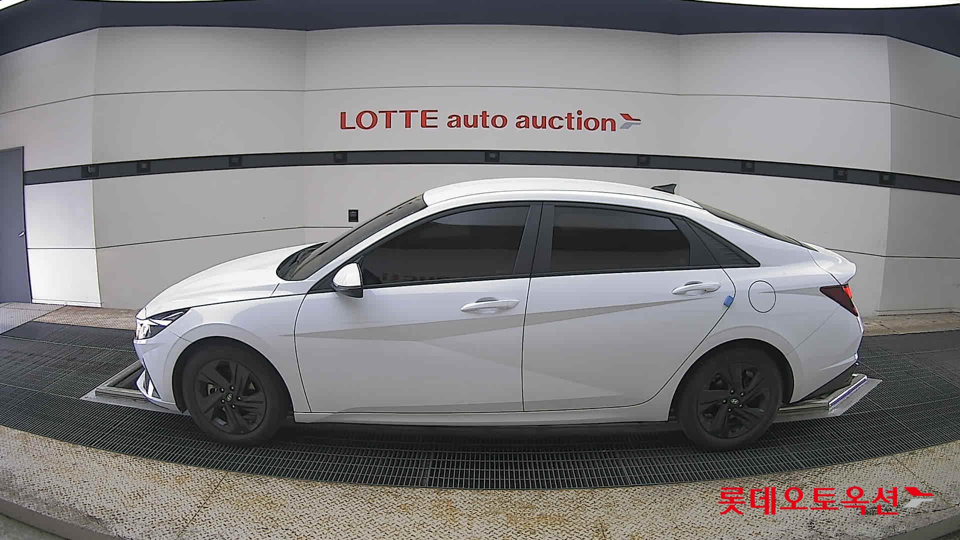 Hyundai Elantra 2023 - Image 13