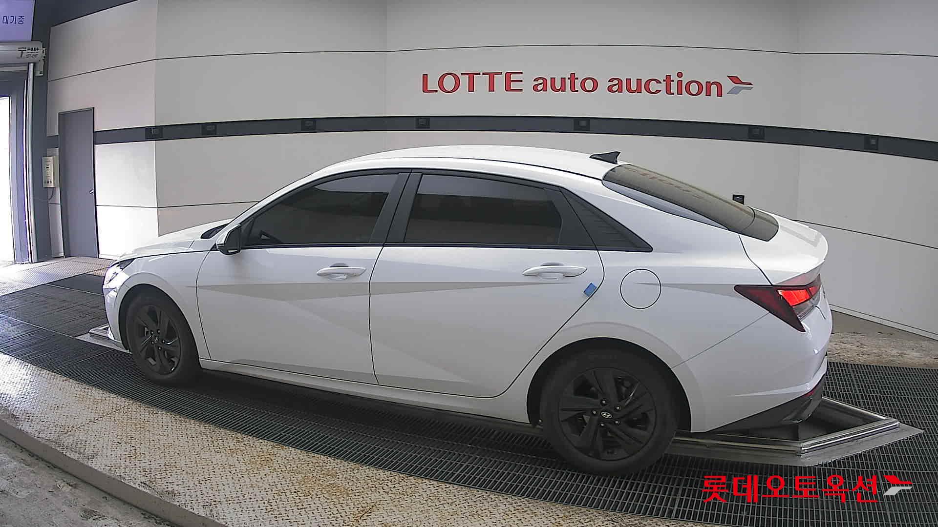 Hyundai Elantra 2023 - Image 14
