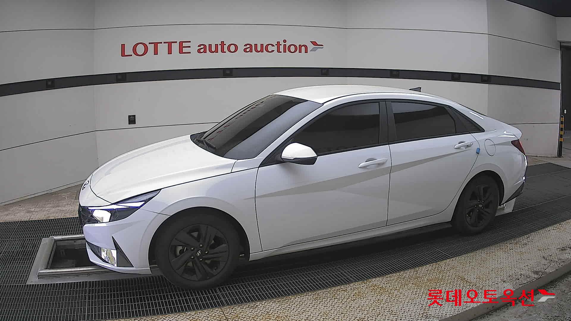 Hyundai Elantra 2023 - Image 12