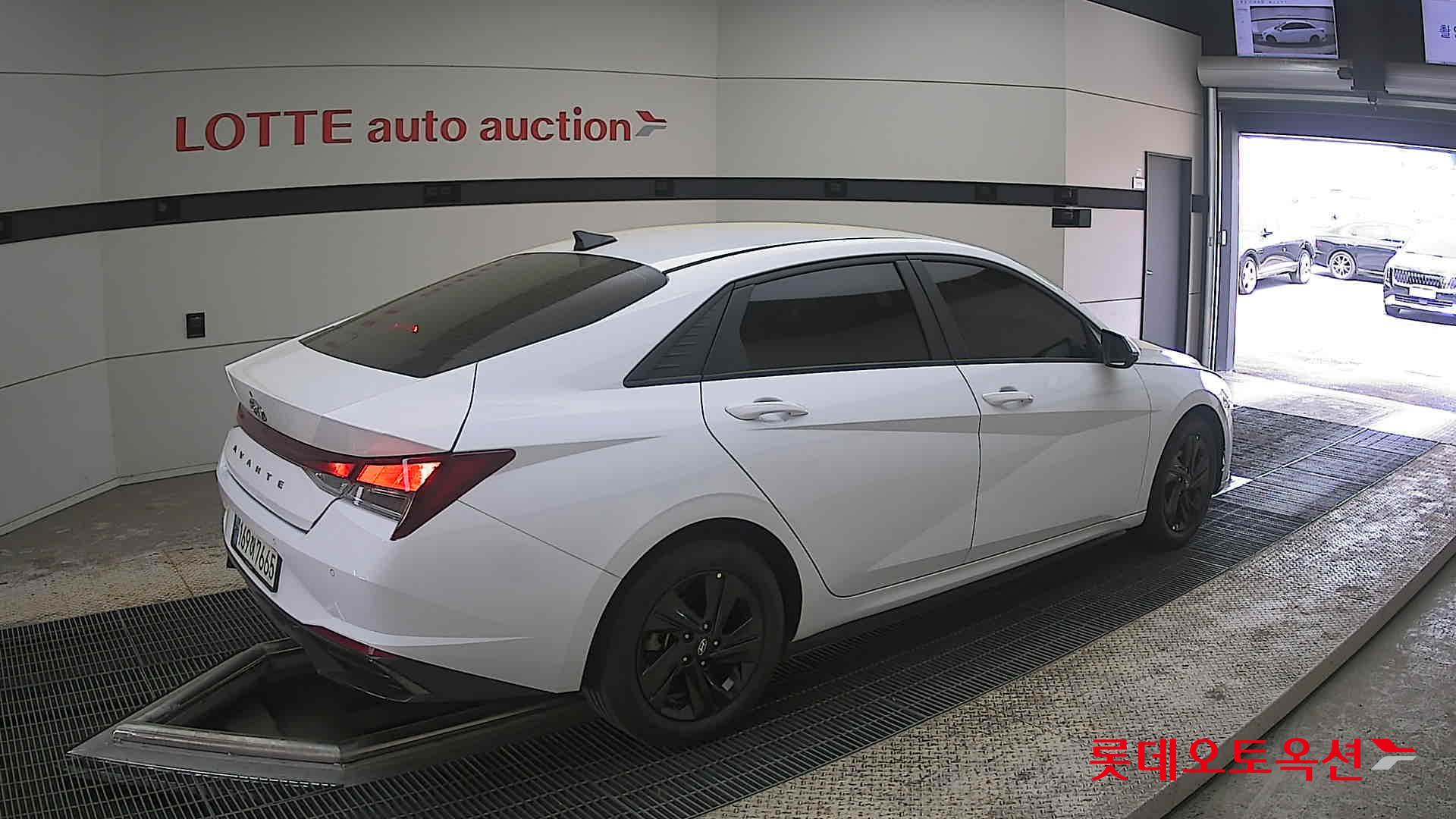 Hyundai Elantra 2023 - Image 19