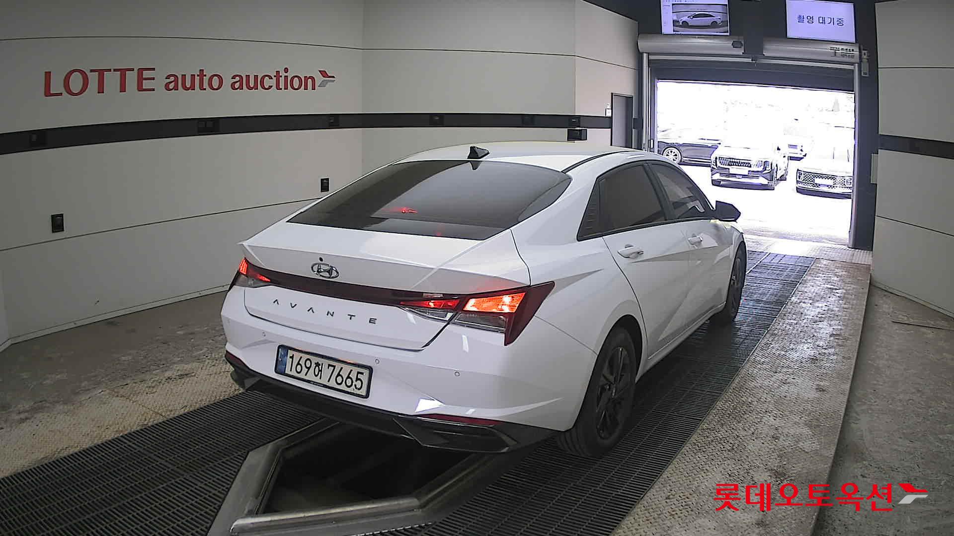 Hyundai Elantra 2023 - Image 18