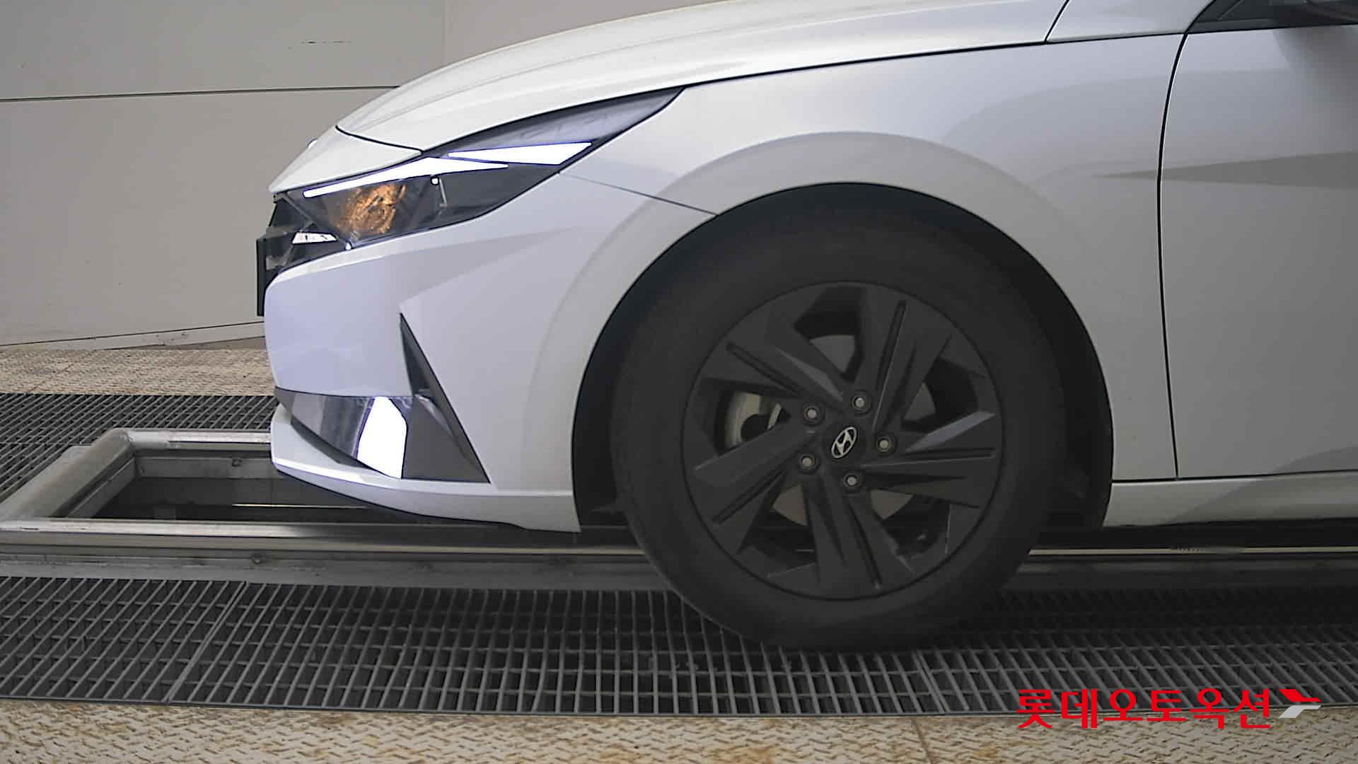 Hyundai Elantra 2023 - Image 25
