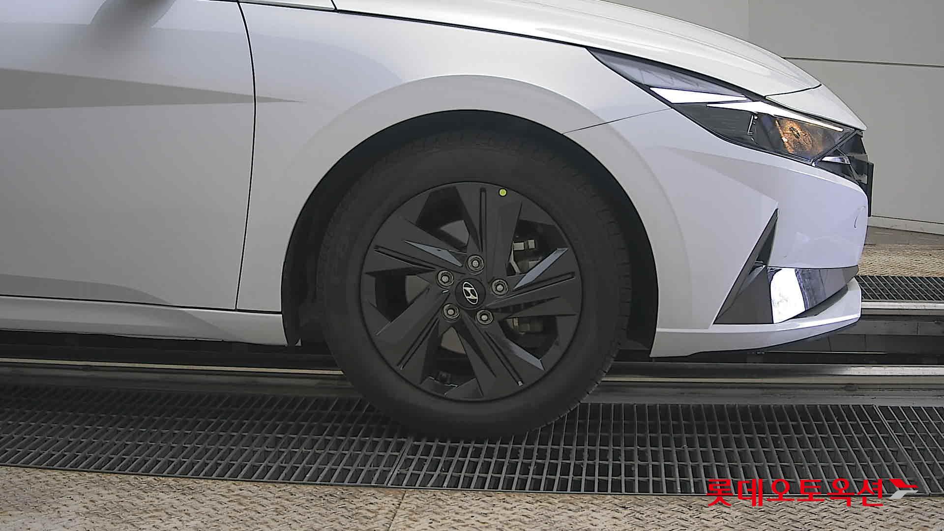 Hyundai Elantra 2023 - Image 27