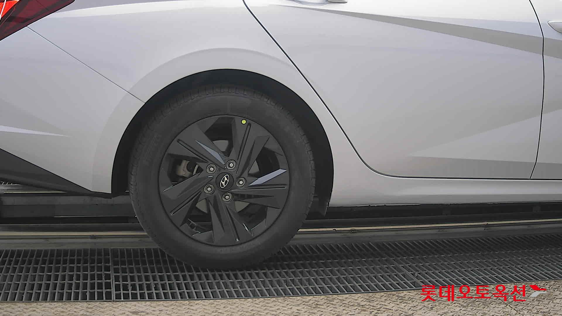 Hyundai Elantra 2023 - Image 28