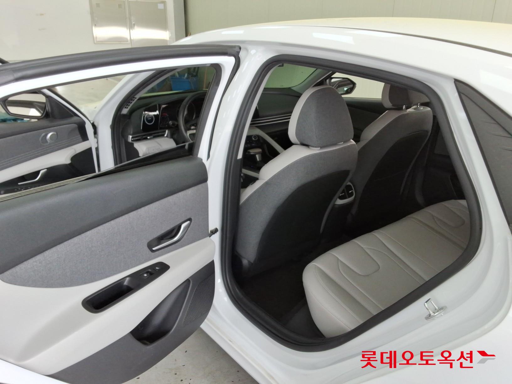 Hyundai Elantra 2023 - Image 37