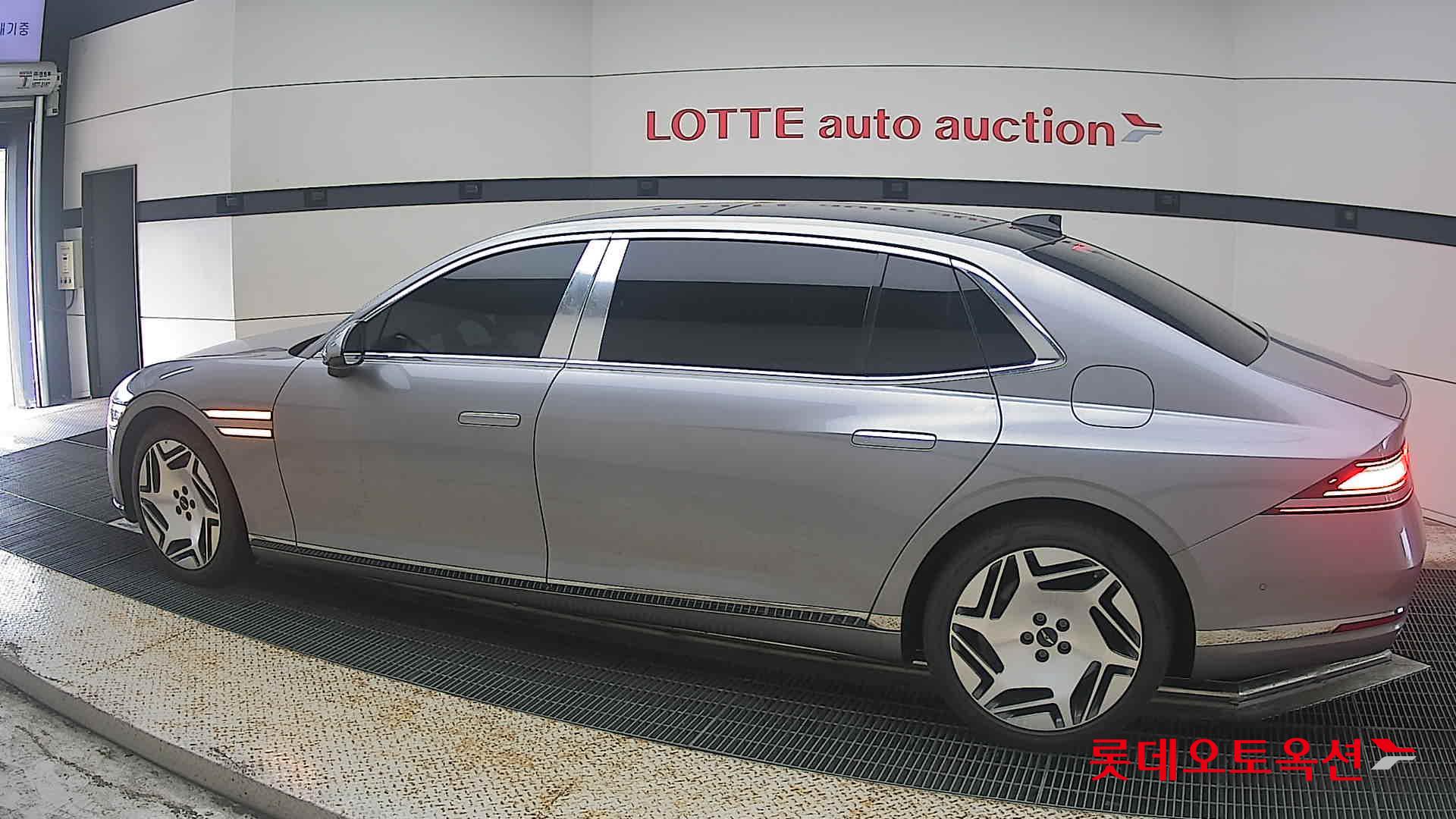2023 - genesis g90