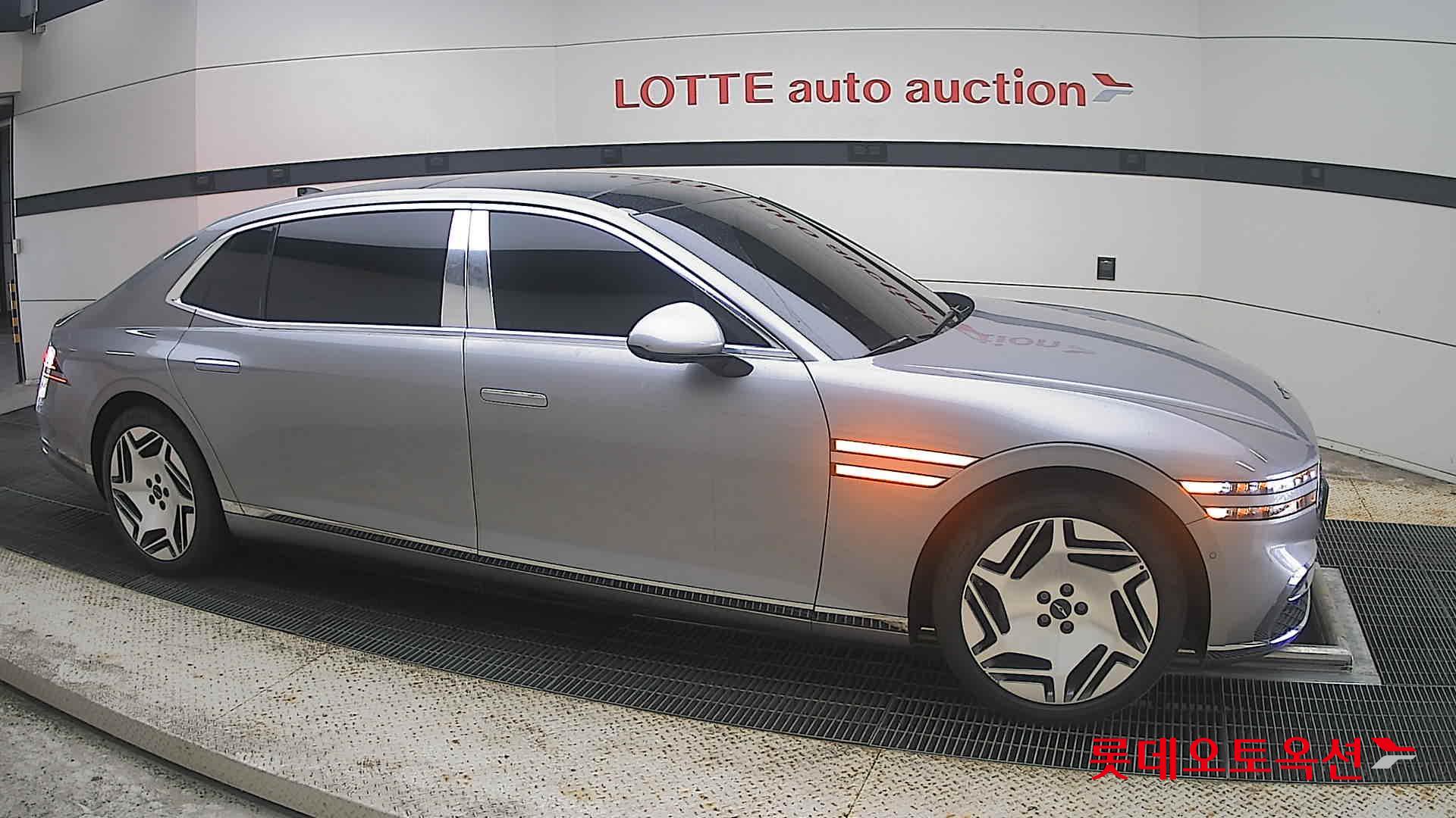 2023 - genesis g90