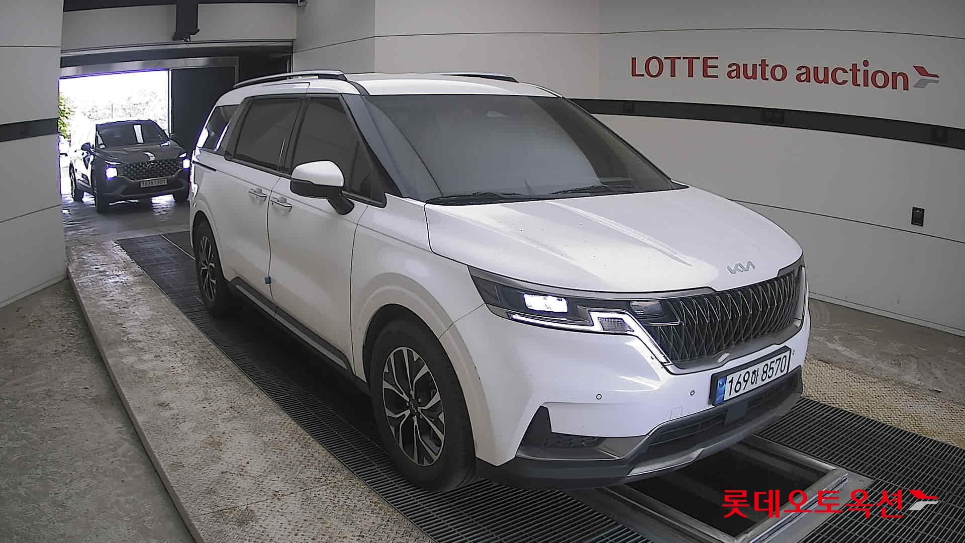 Kia Carnival - 6