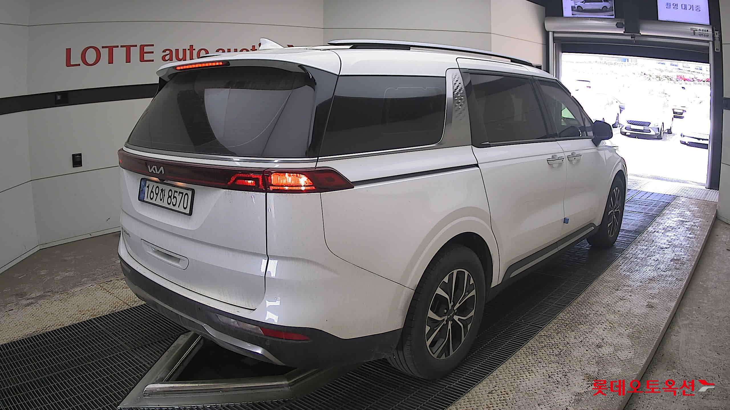 Kia Carnival - 5