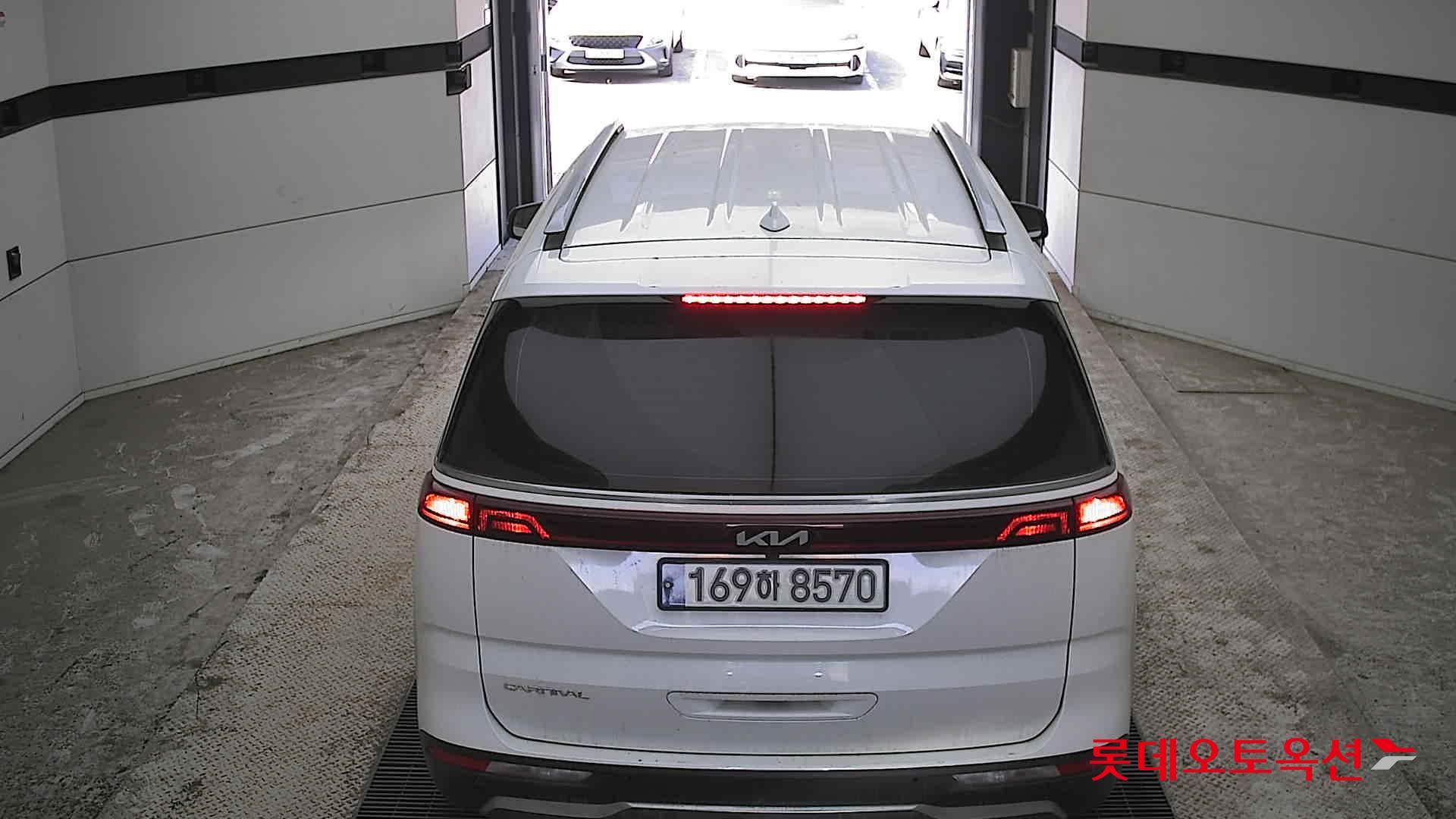 Kia Carnival - 17