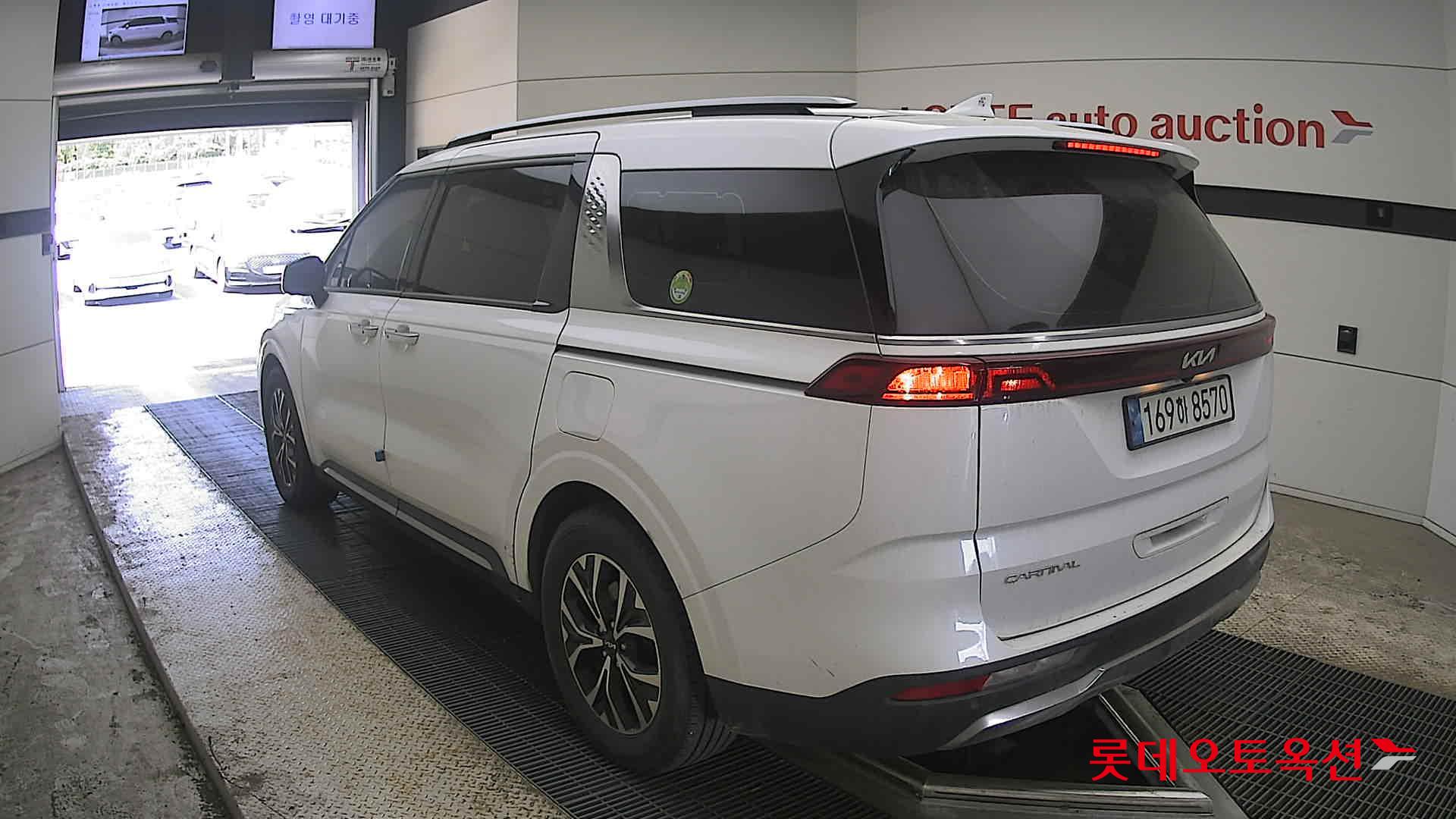 Kia Carnival - 4