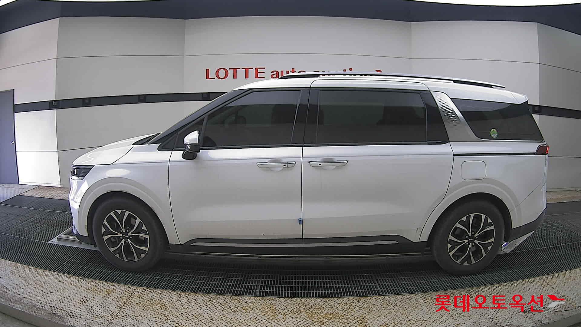 Kia Carnival - 13
