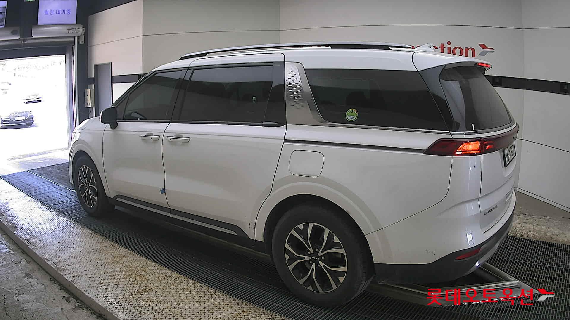 Kia Carnival - 15