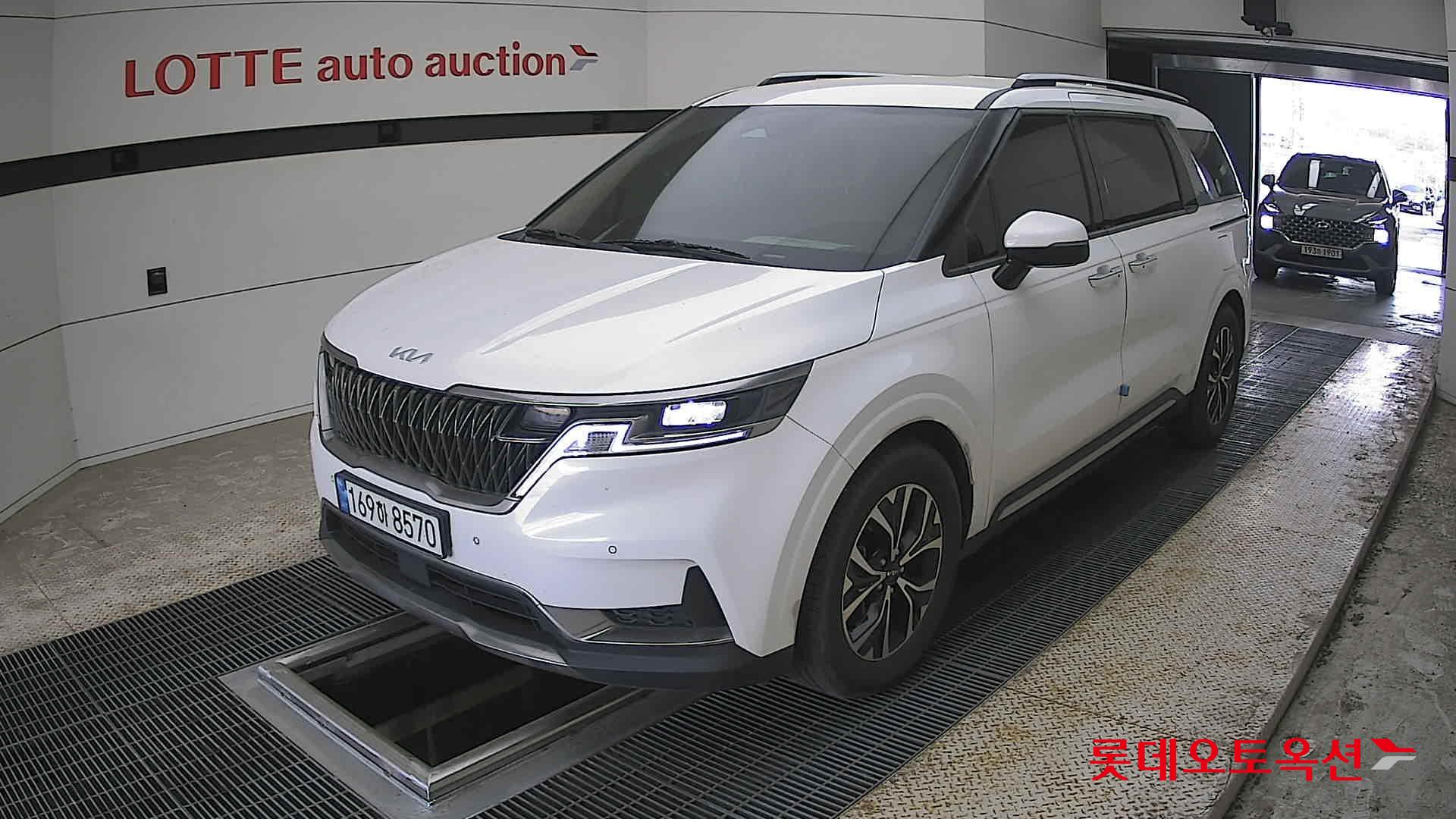 Kia Carnival - 3