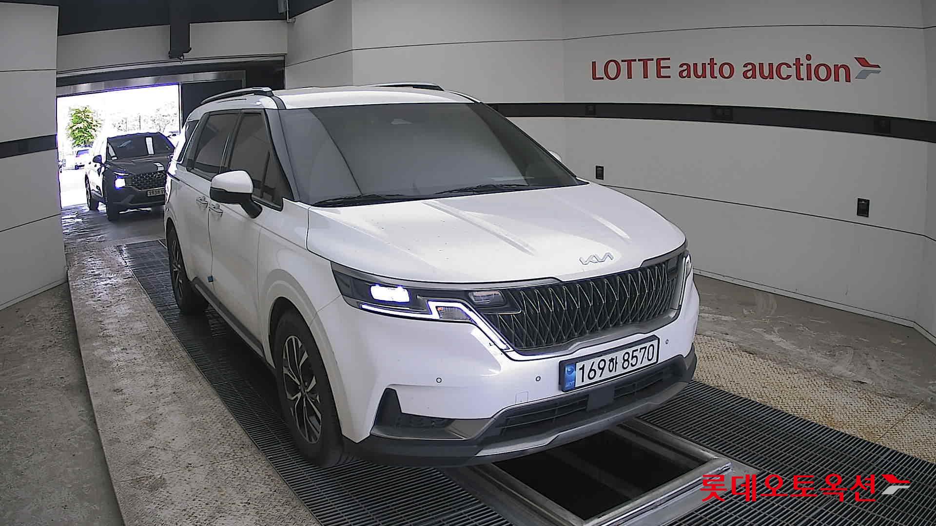 Kia Carnival - 24