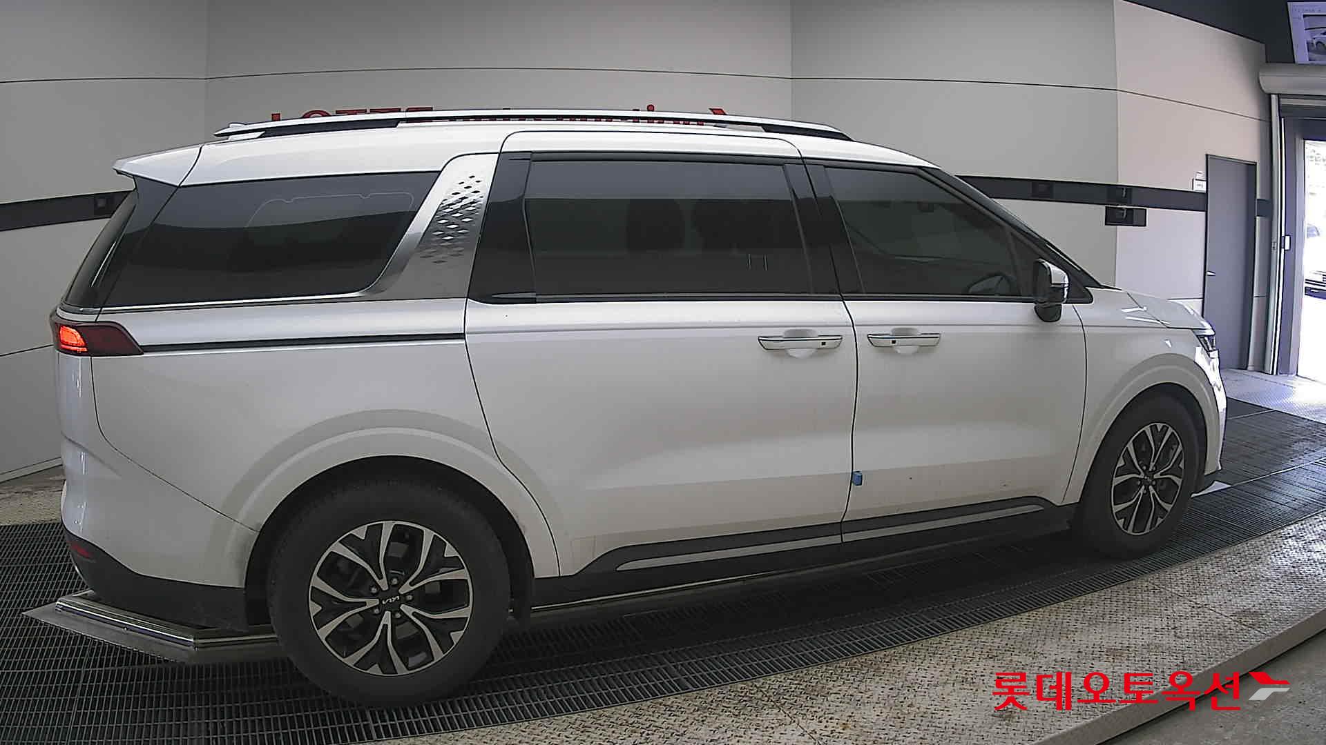 Kia Carnival - 20