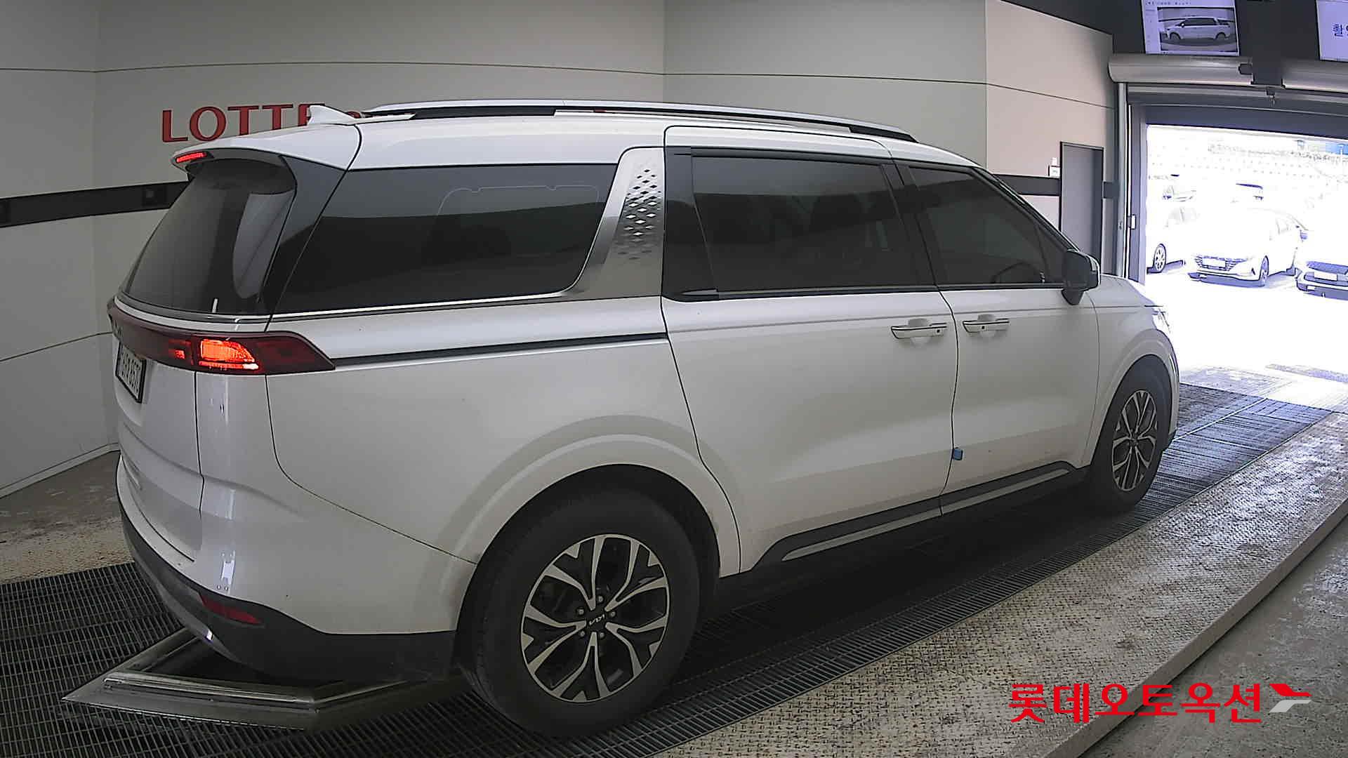 Kia Carnival - 19