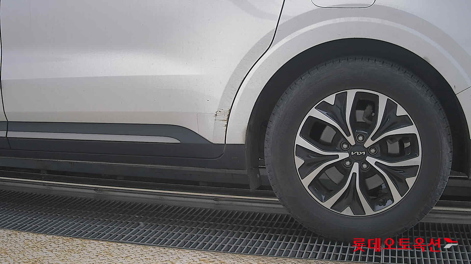 Kia Carnival - 26
