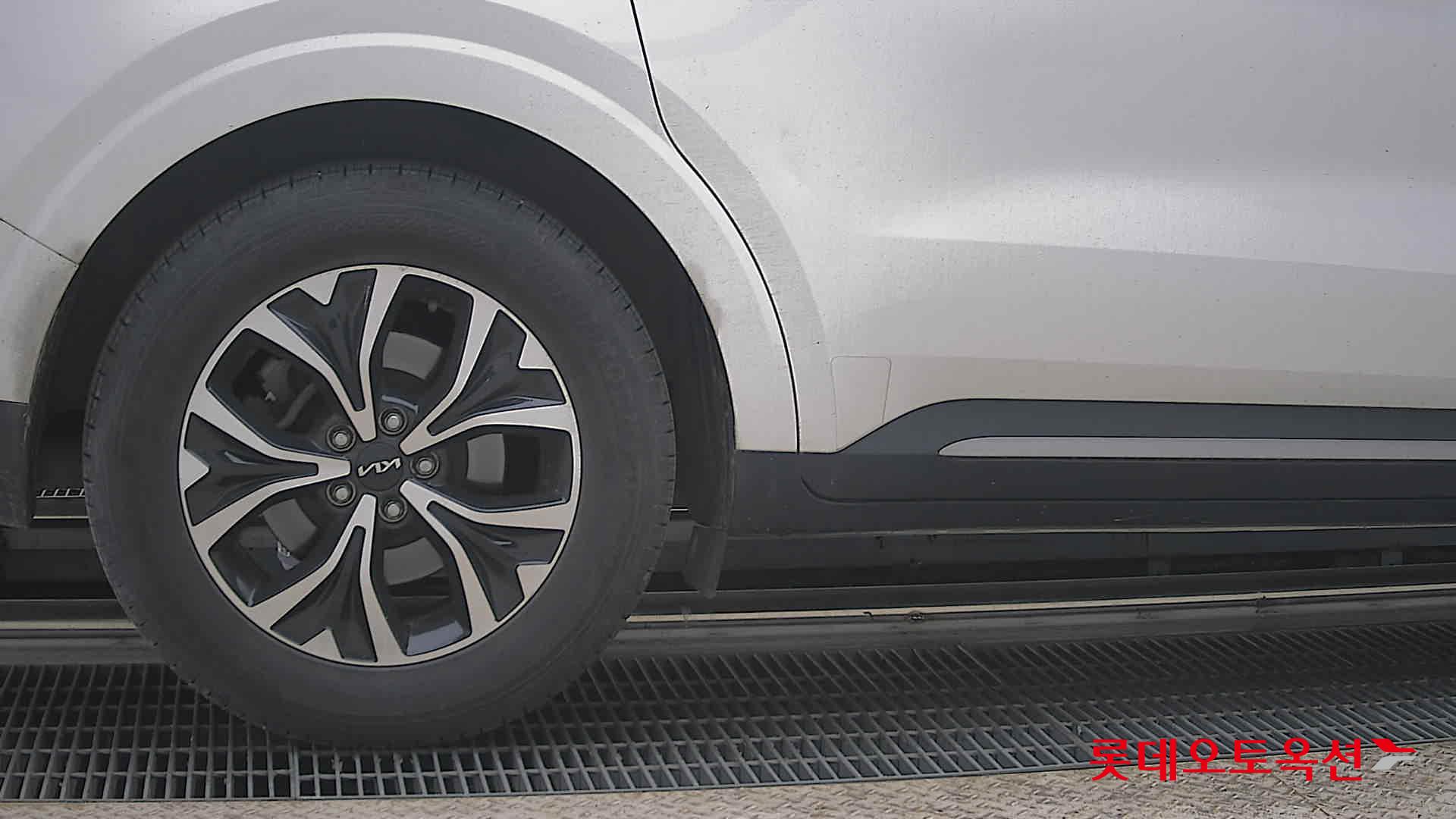 Kia Carnival - 28