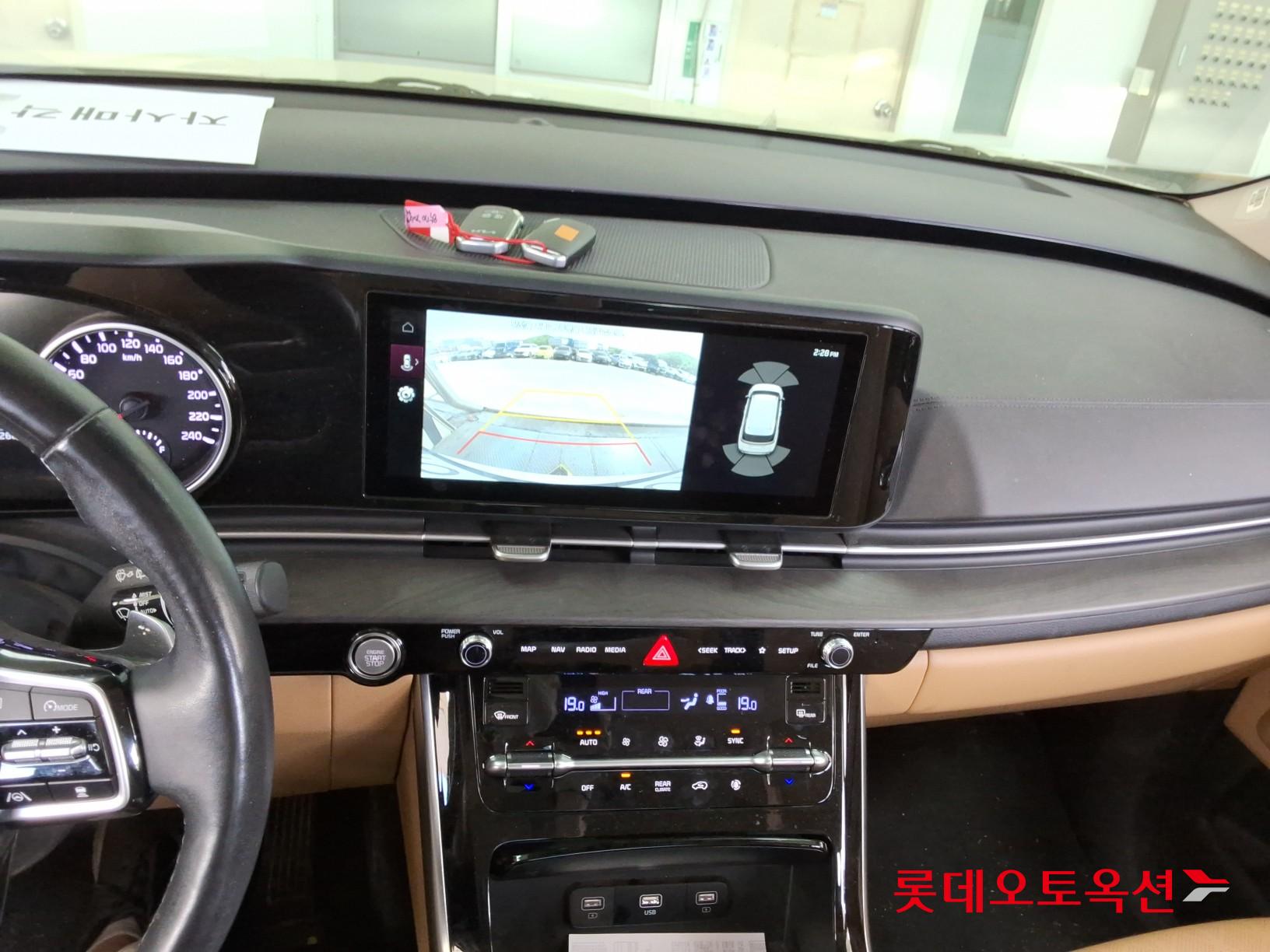 Kia Carnival - 33