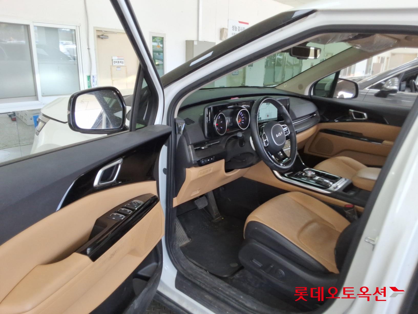 Kia Carnival - 35
