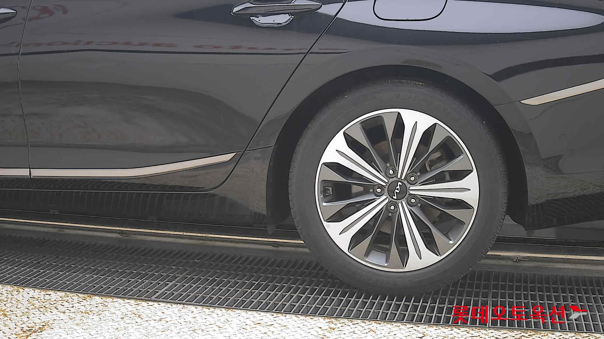 2024 - kia k8