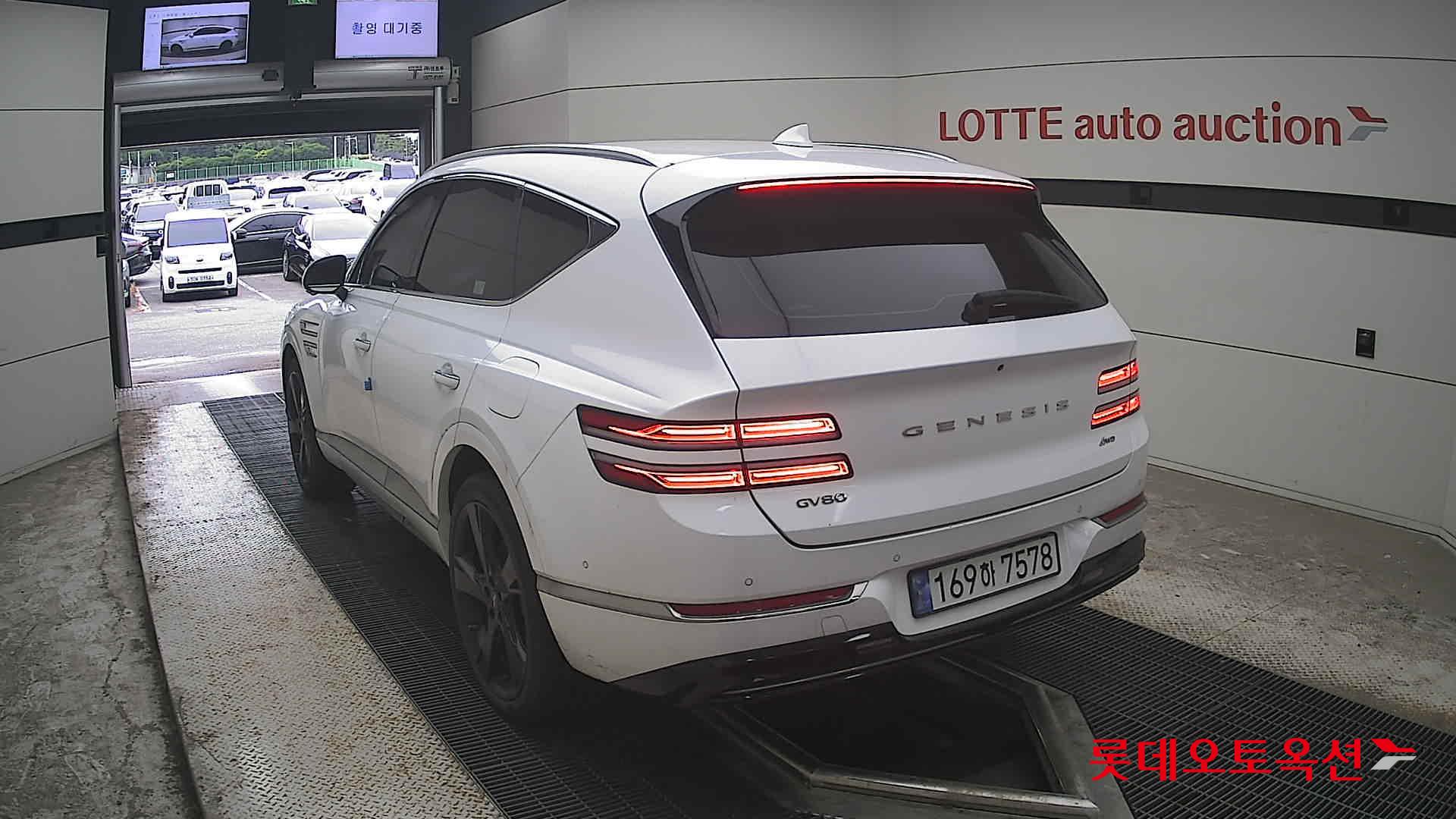2022 - genesis gv80