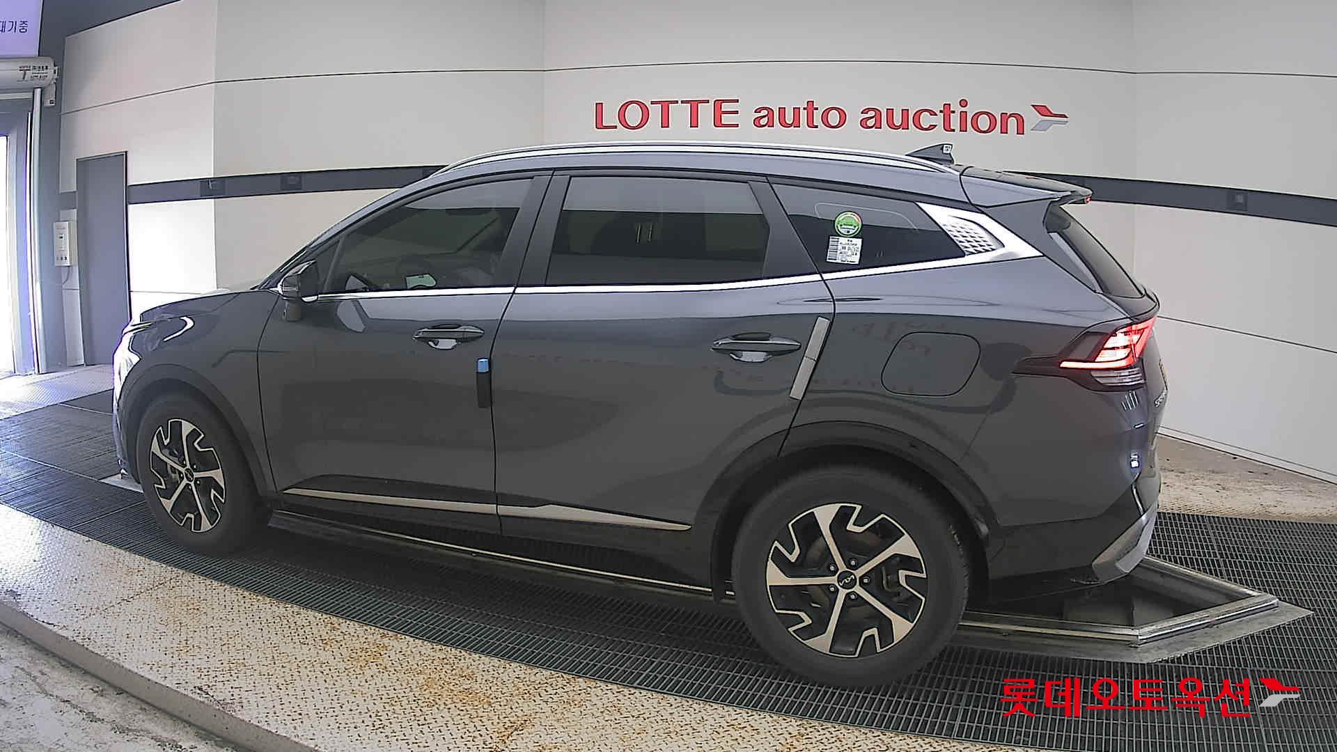 2023 - kia sportage