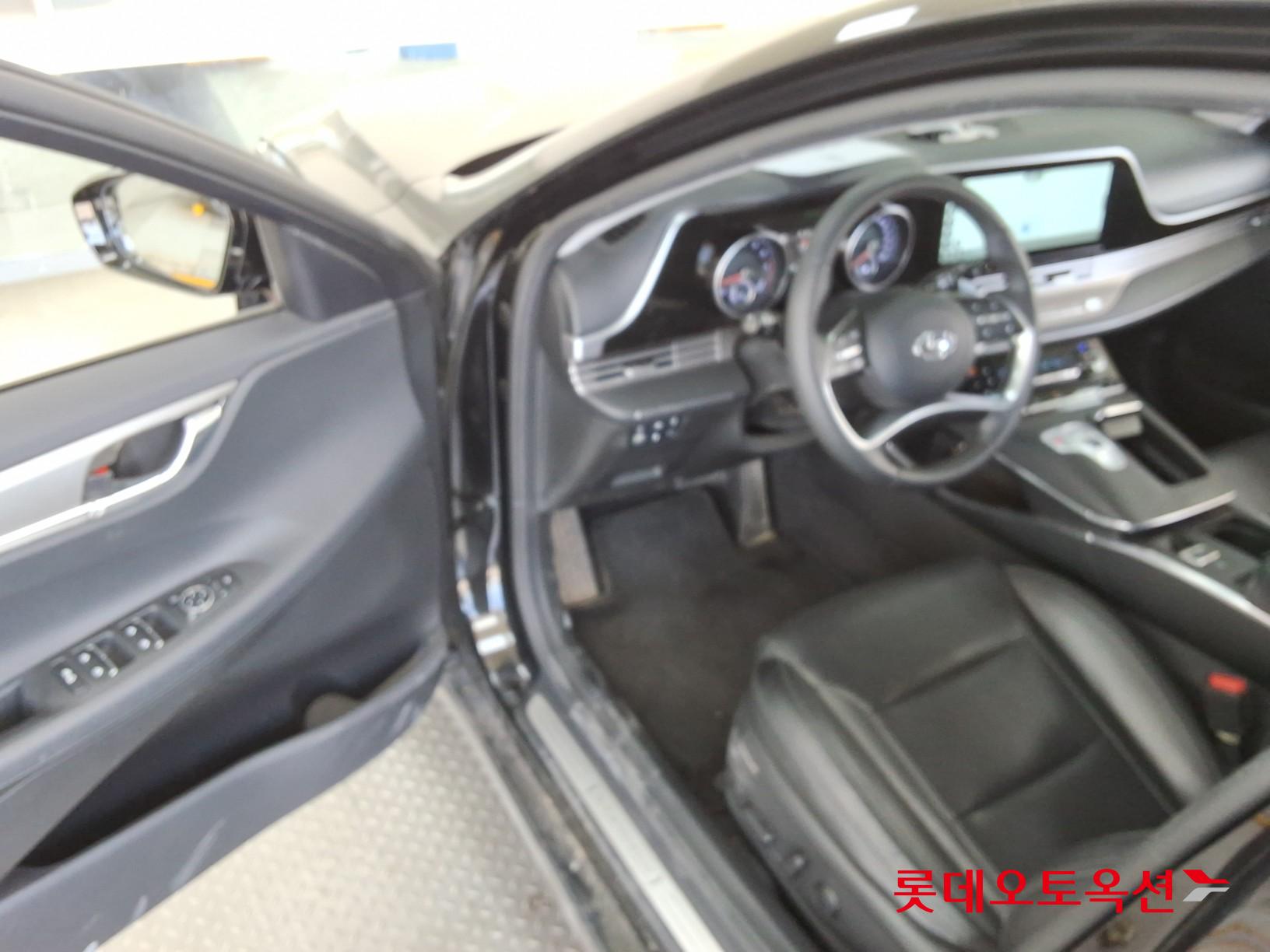 Hyundai Grandeur - 37