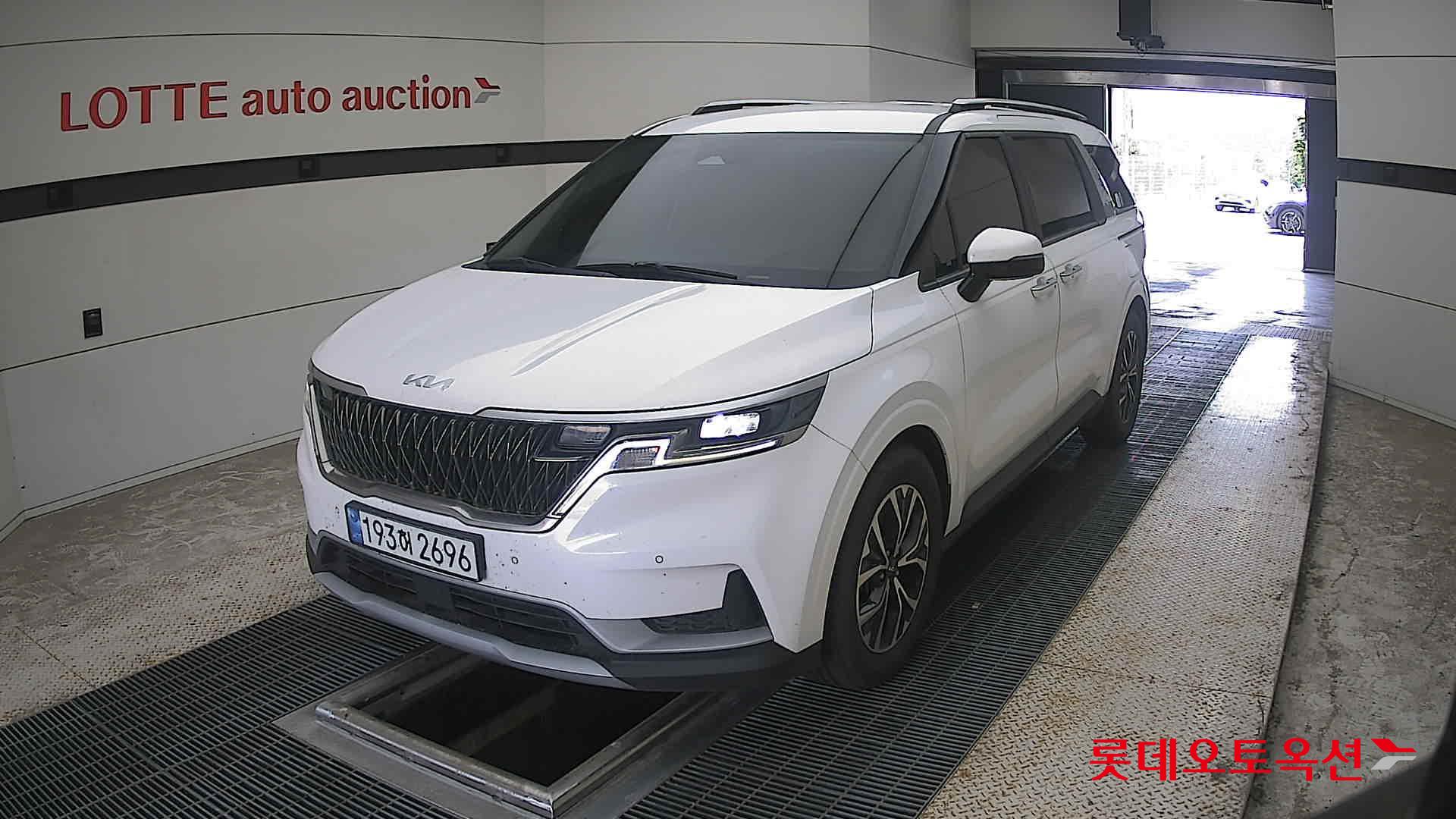 2023 - kia carnival