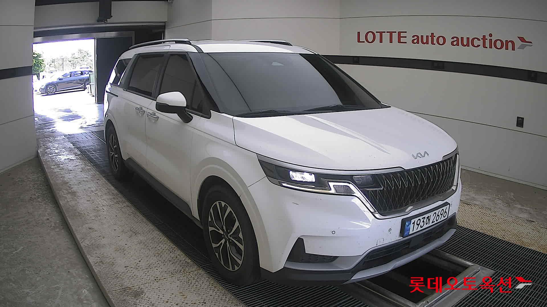 2023 - kia carnival