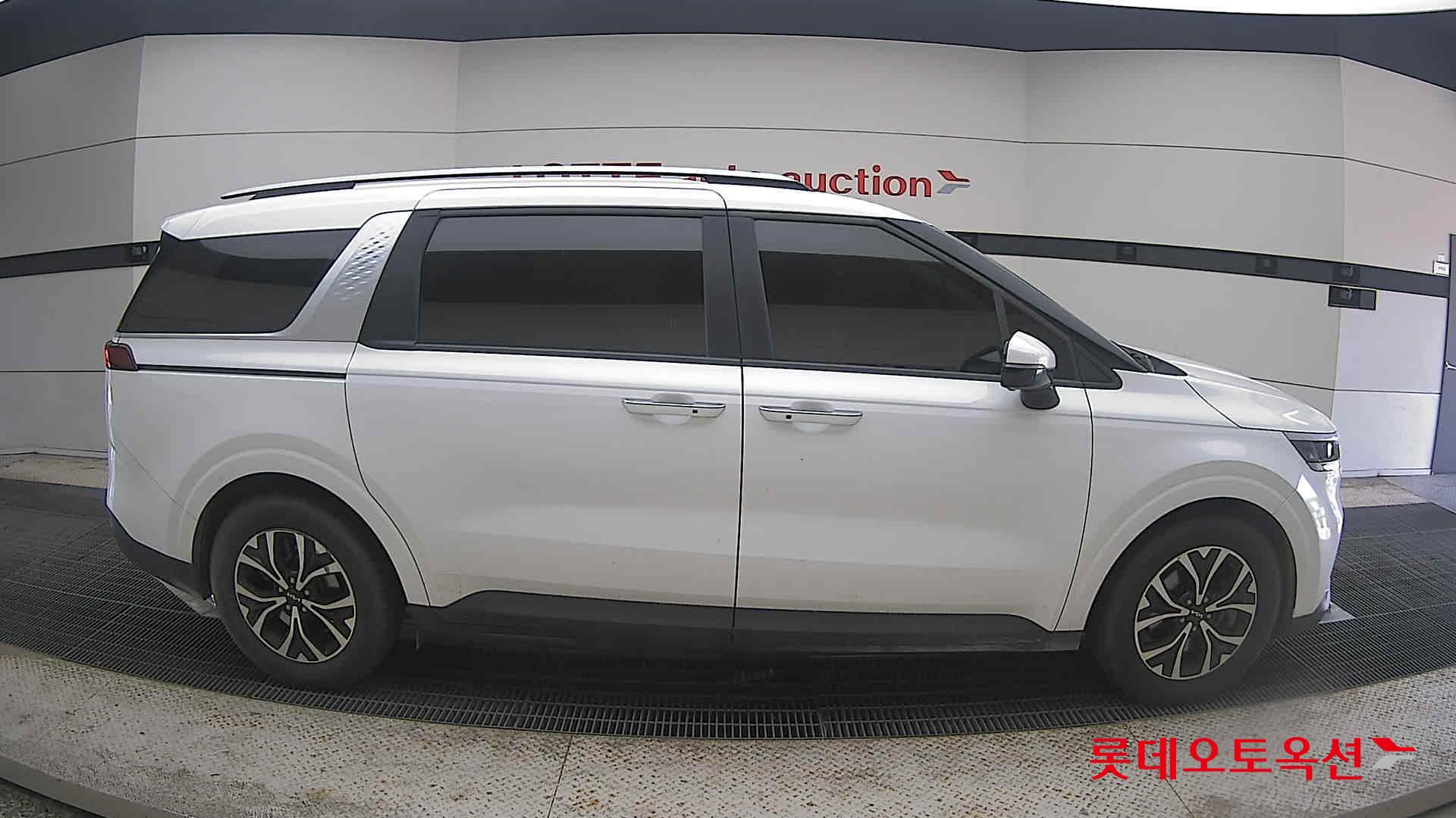 2023 - kia carnival
