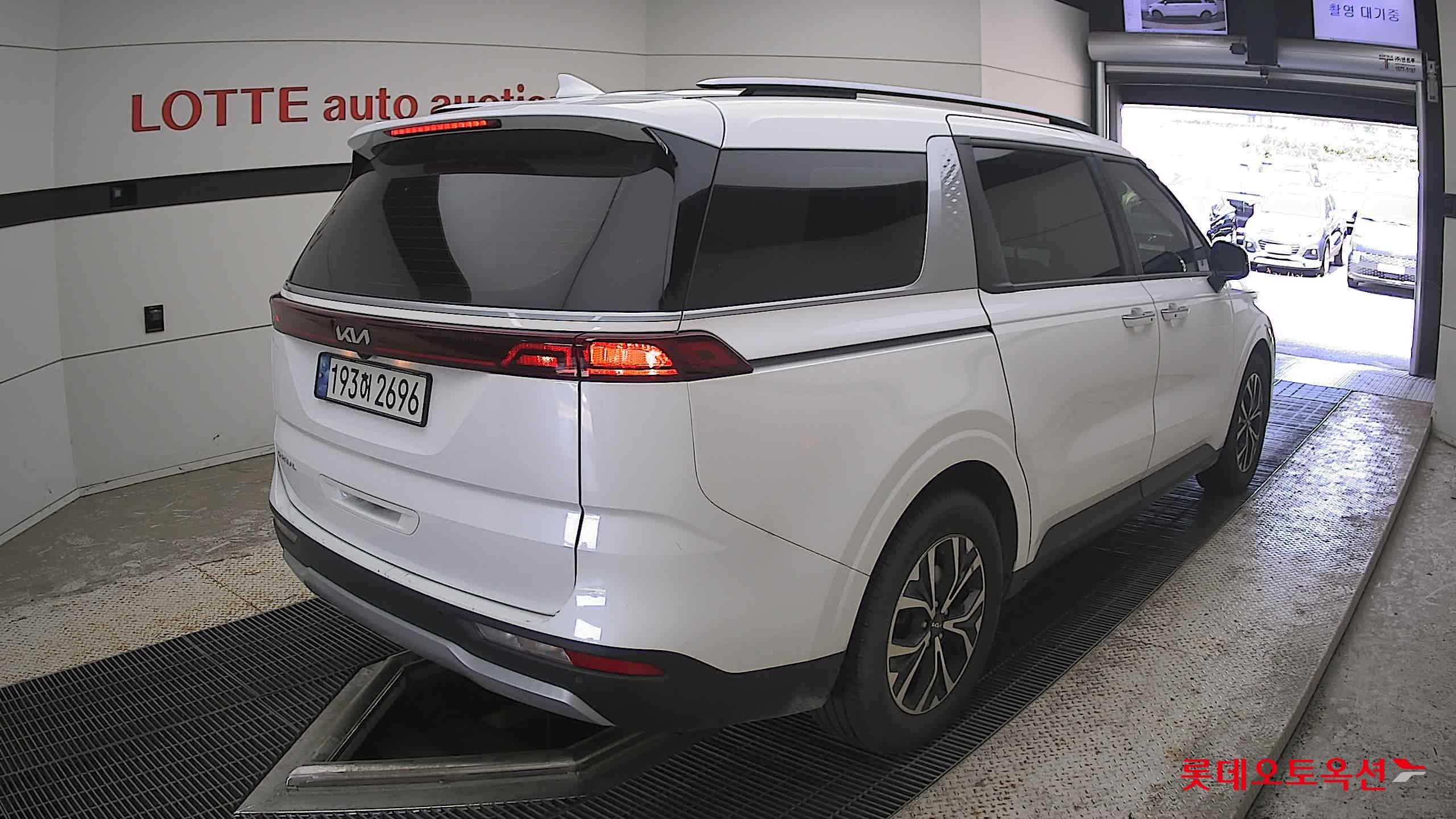 2023 - kia carnival