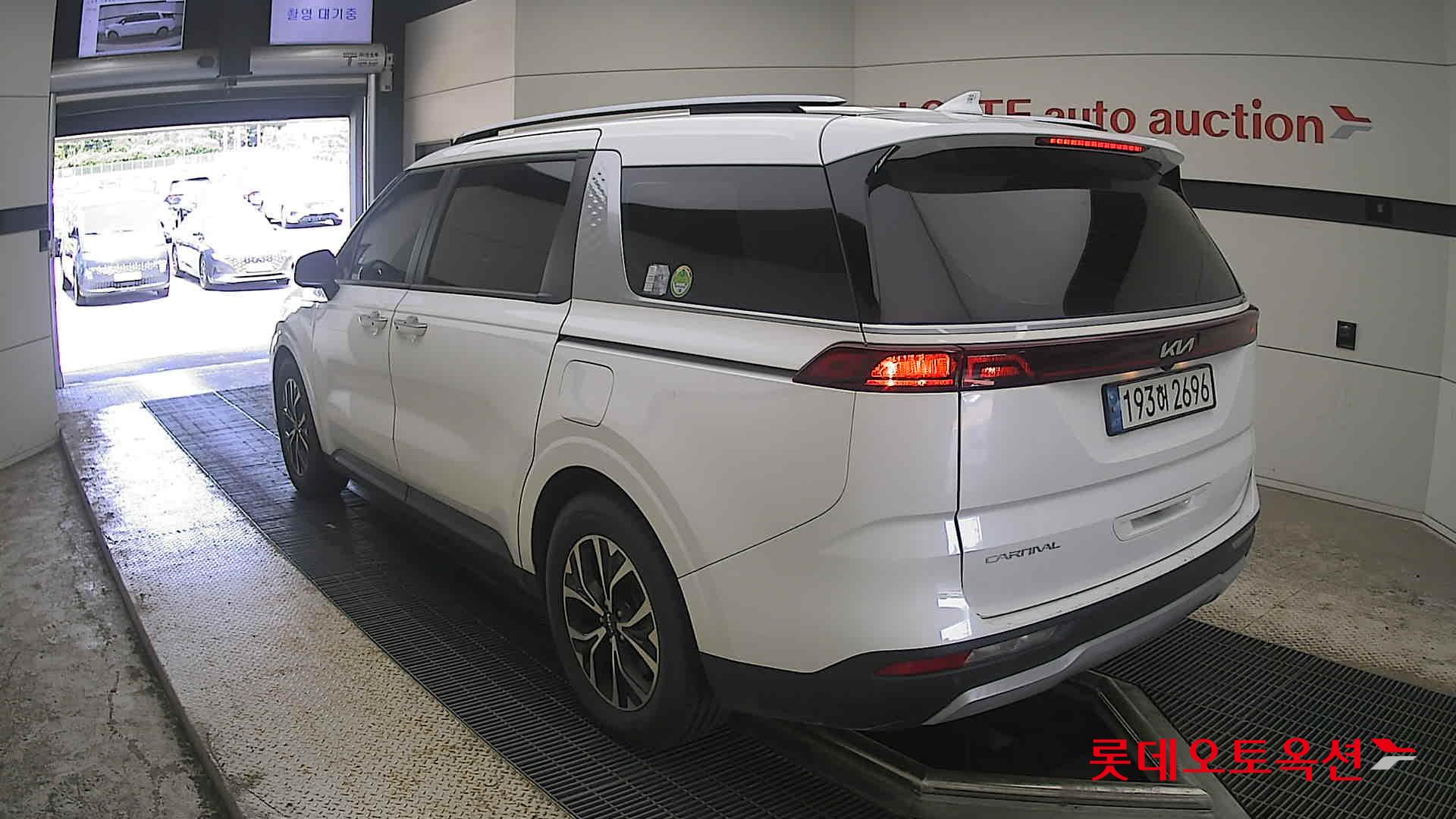 2023 - kia carnival