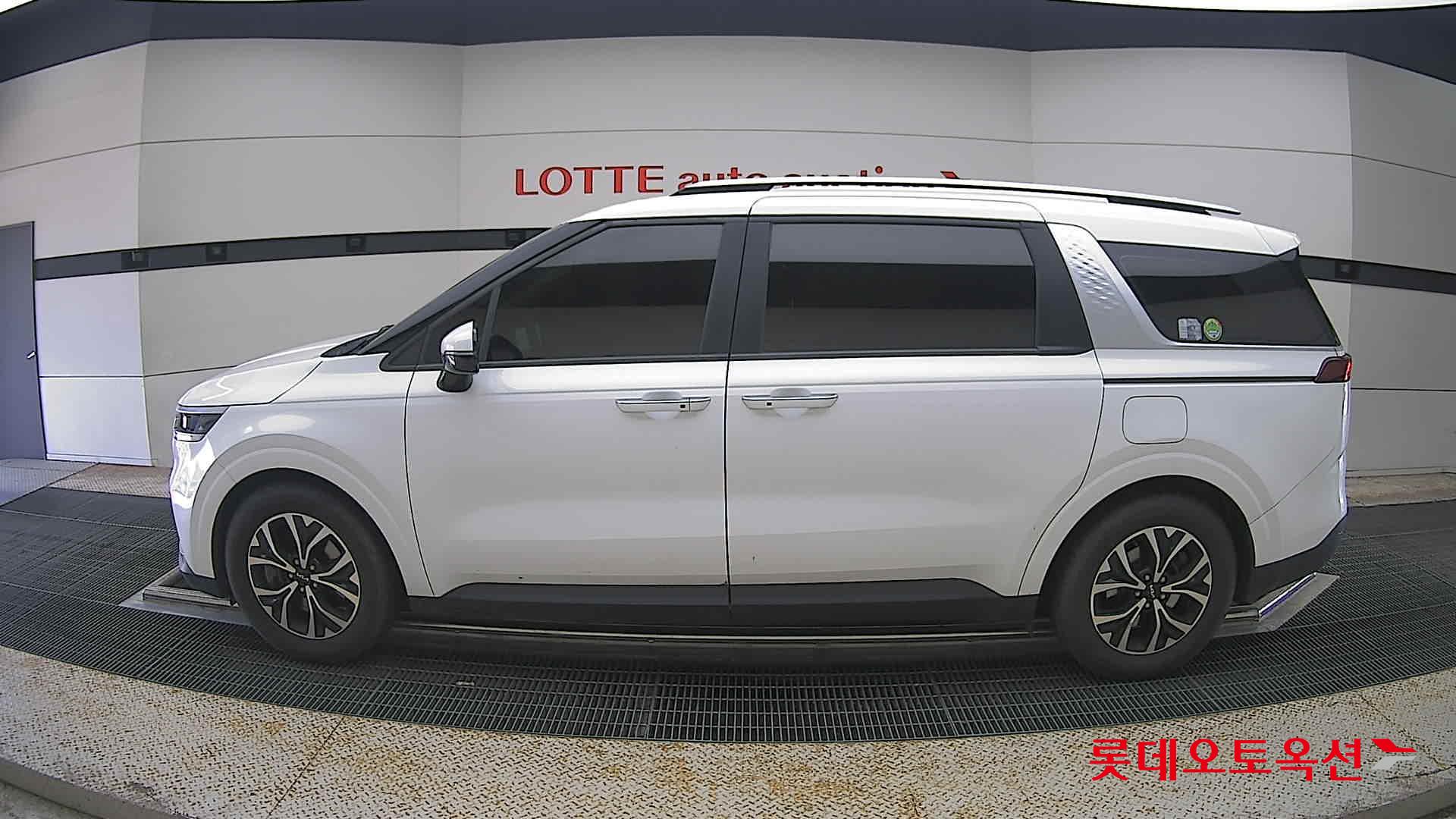 2023 - kia carnival