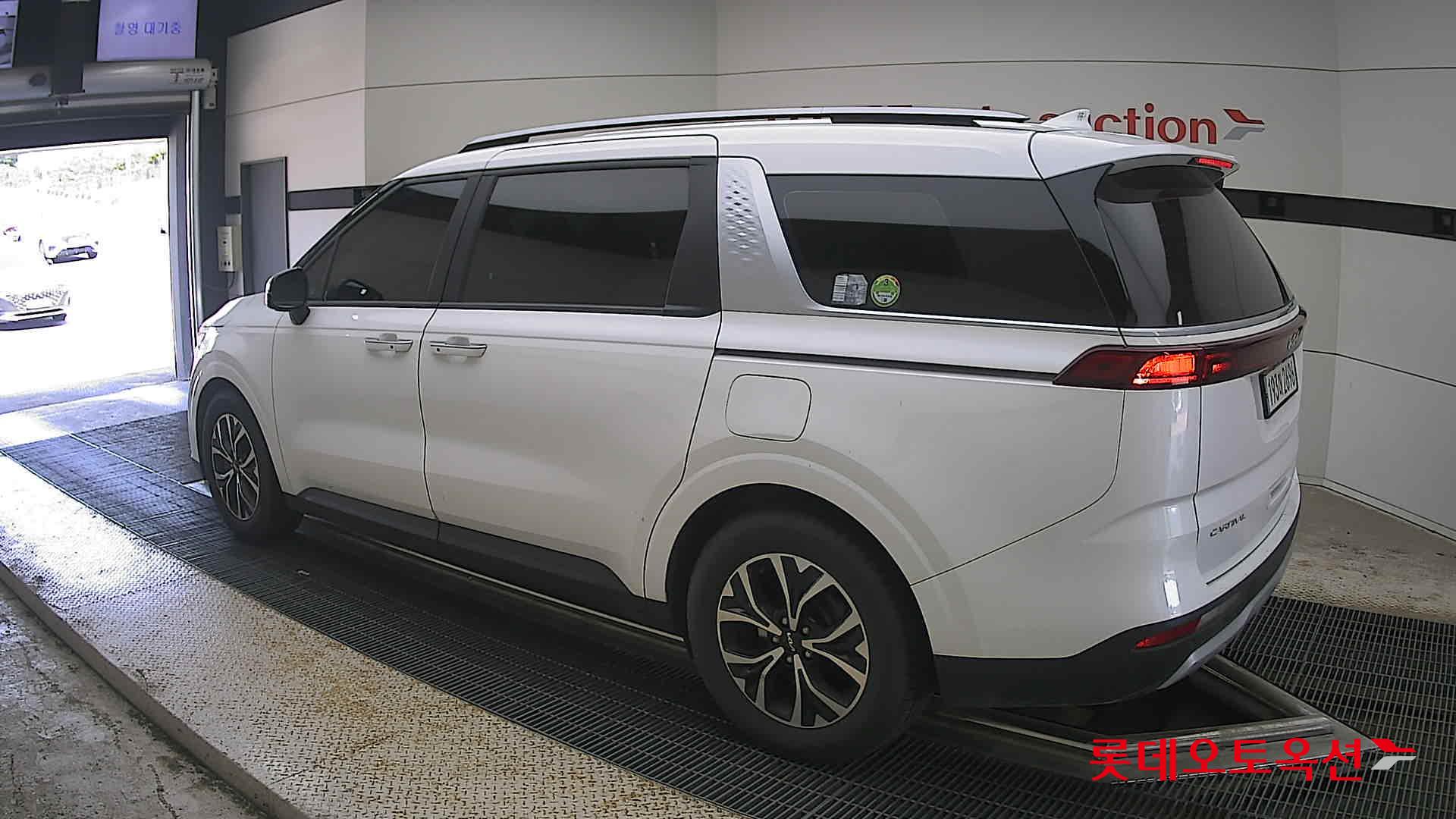 2023 - kia carnival