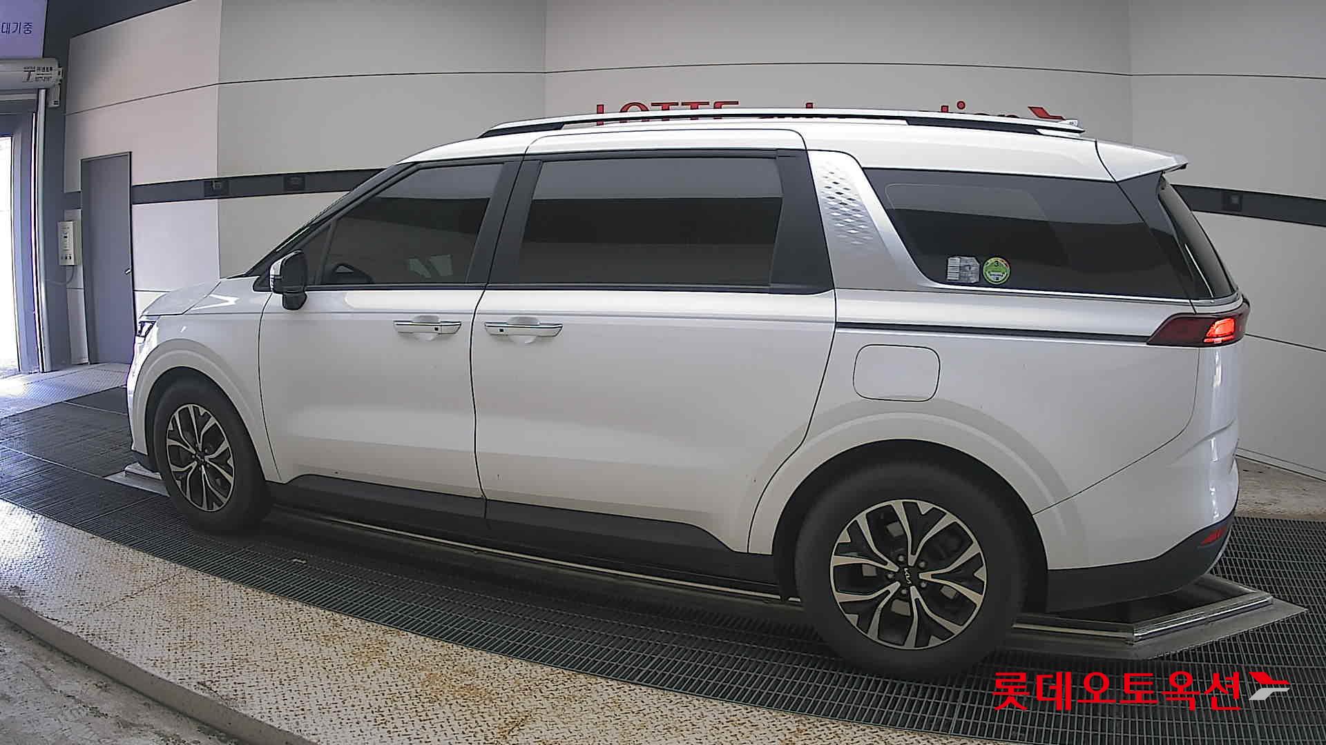 2023 - kia carnival