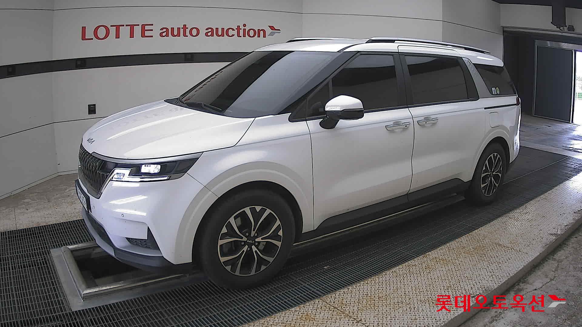 2023 - kia carnival