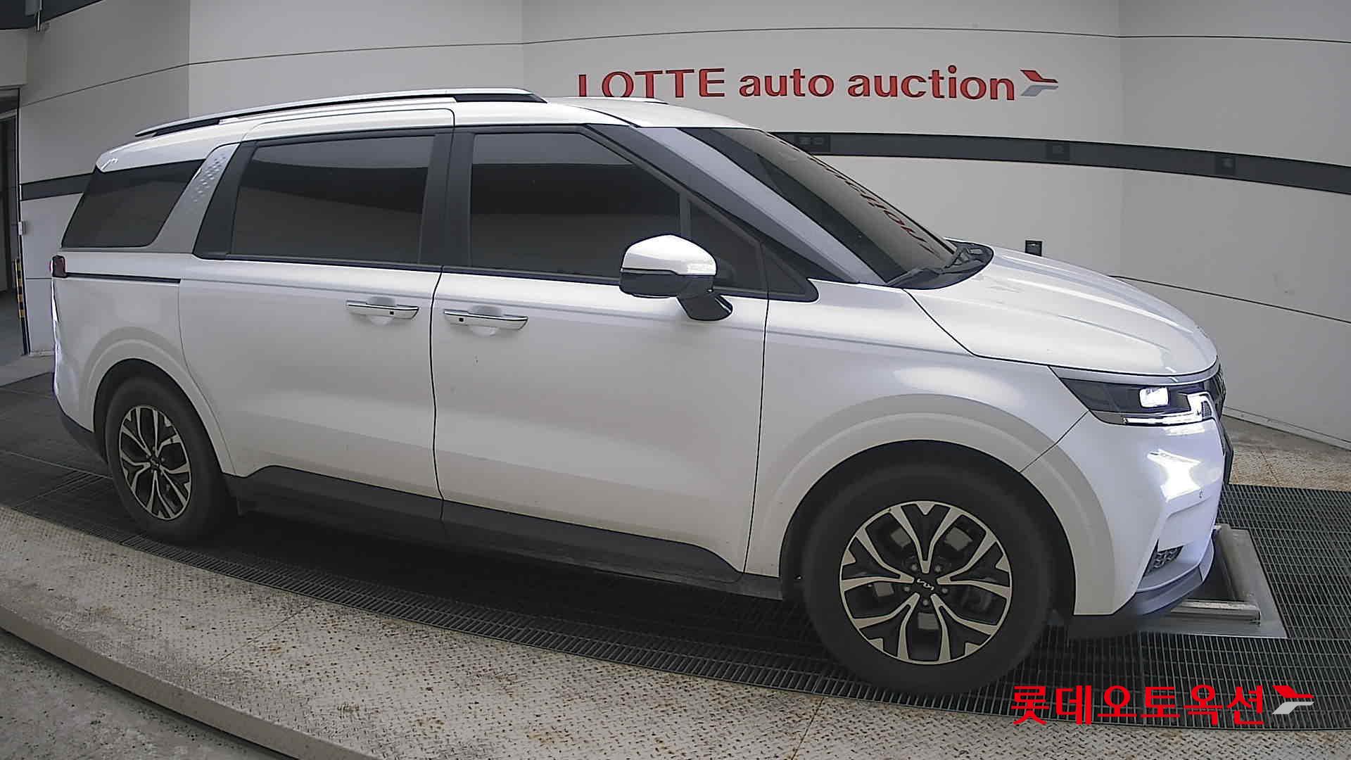 2023 - kia carnival