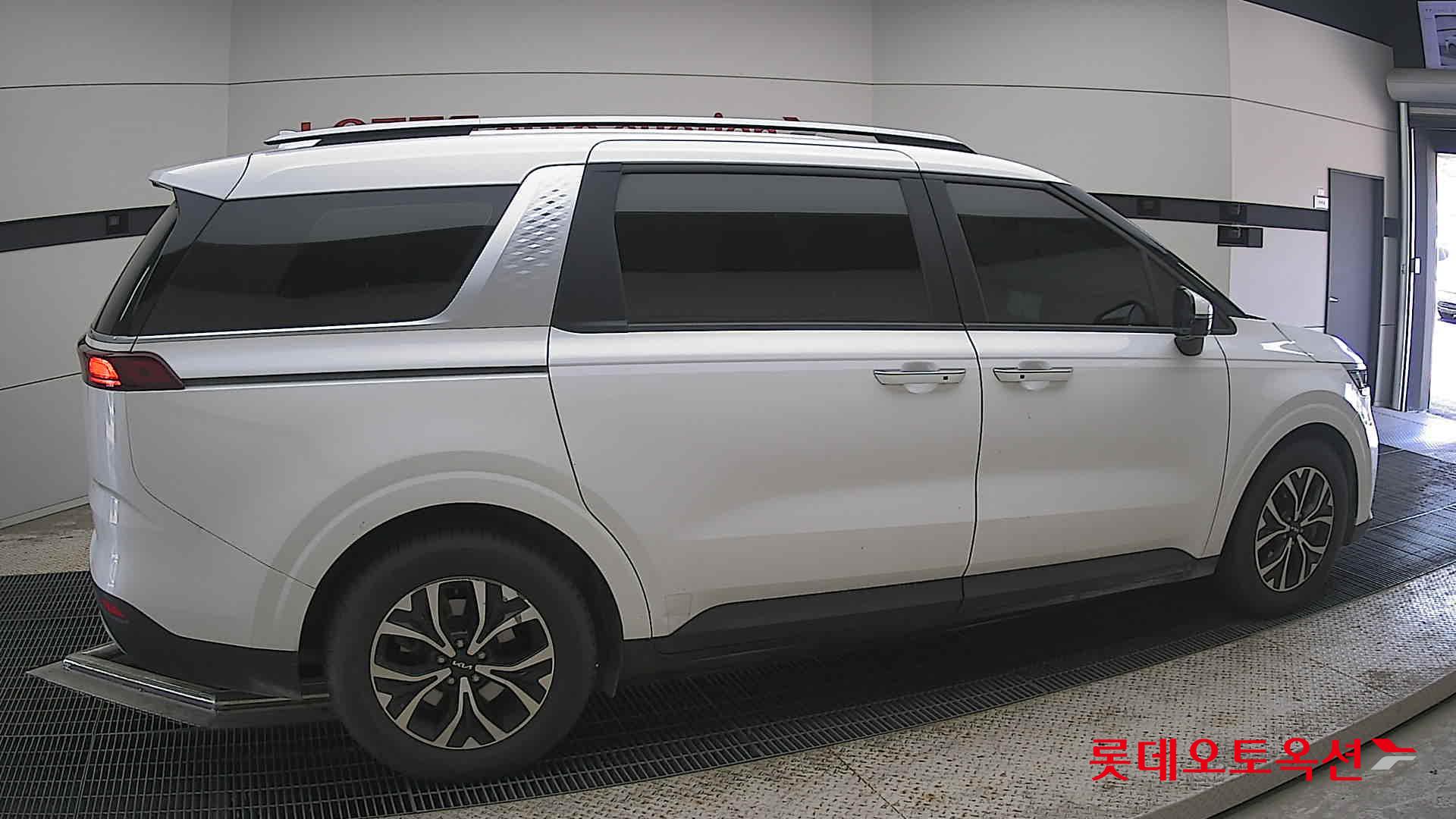 2023 - kia carnival
