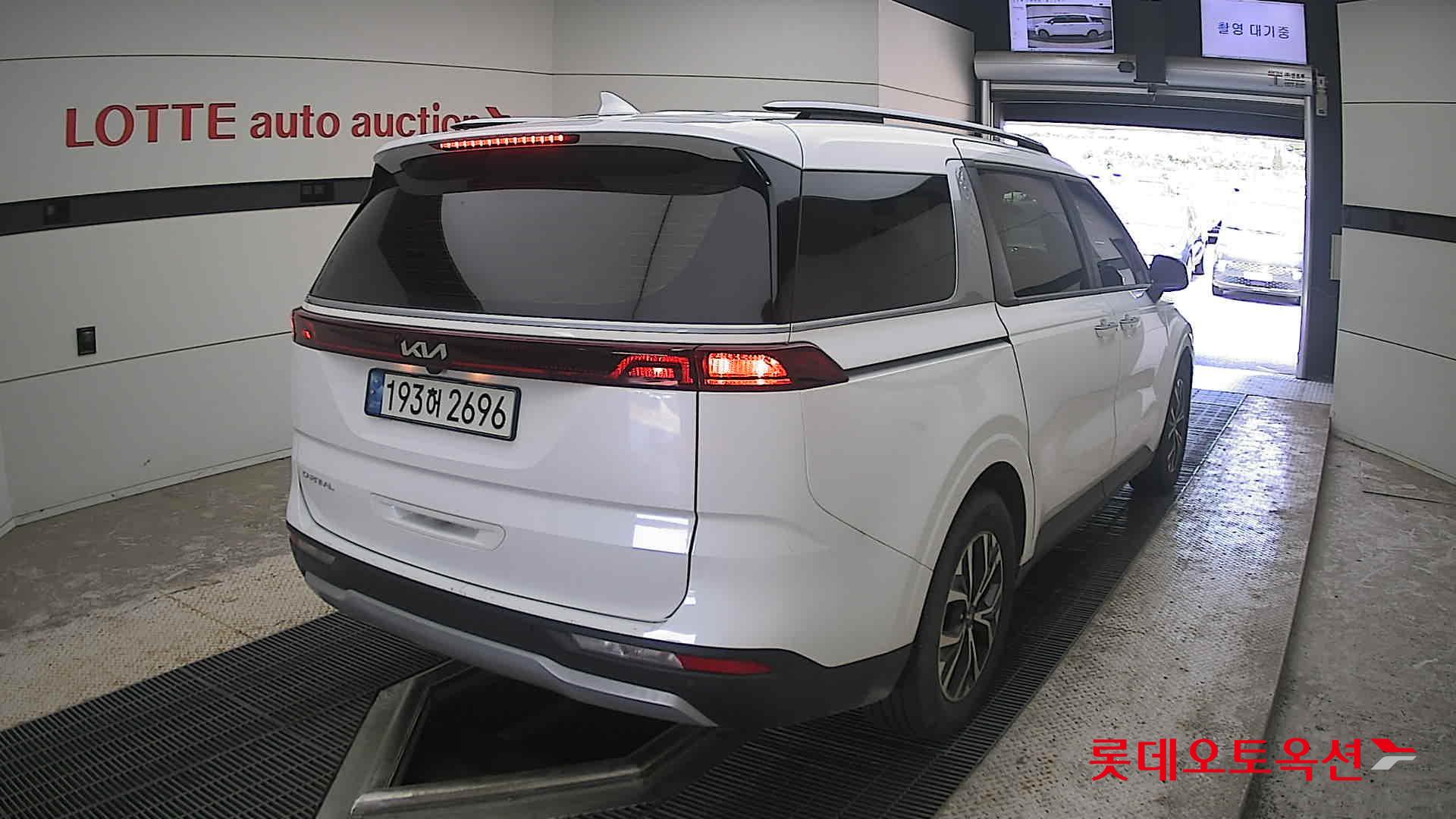 2023 - kia carnival
