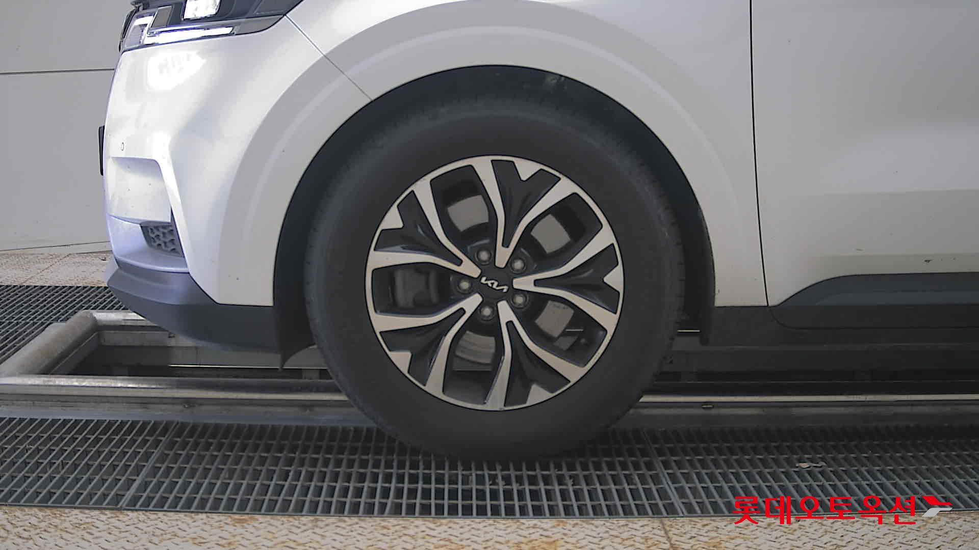 2023 - kia carnival