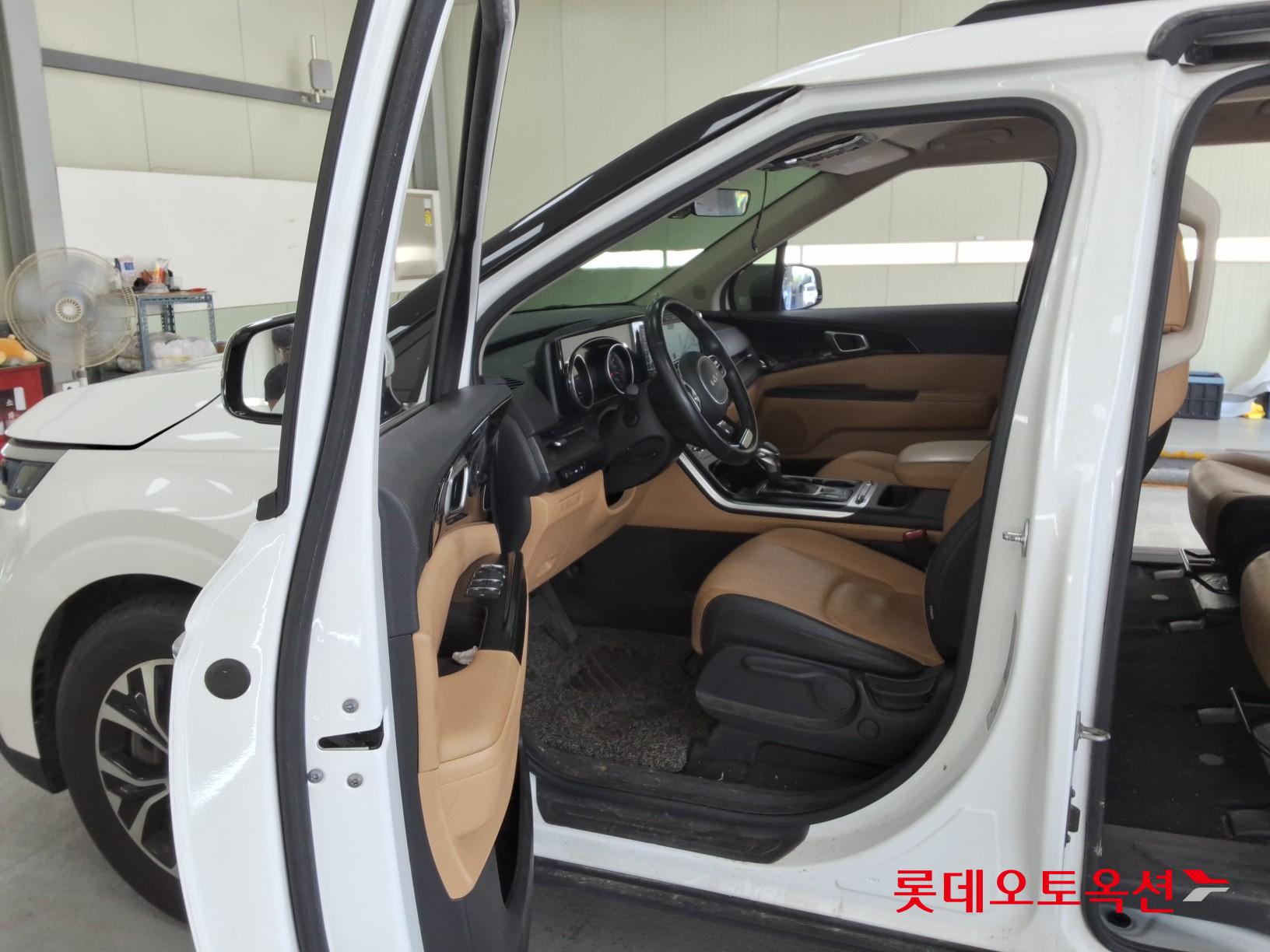 2023 - kia carnival