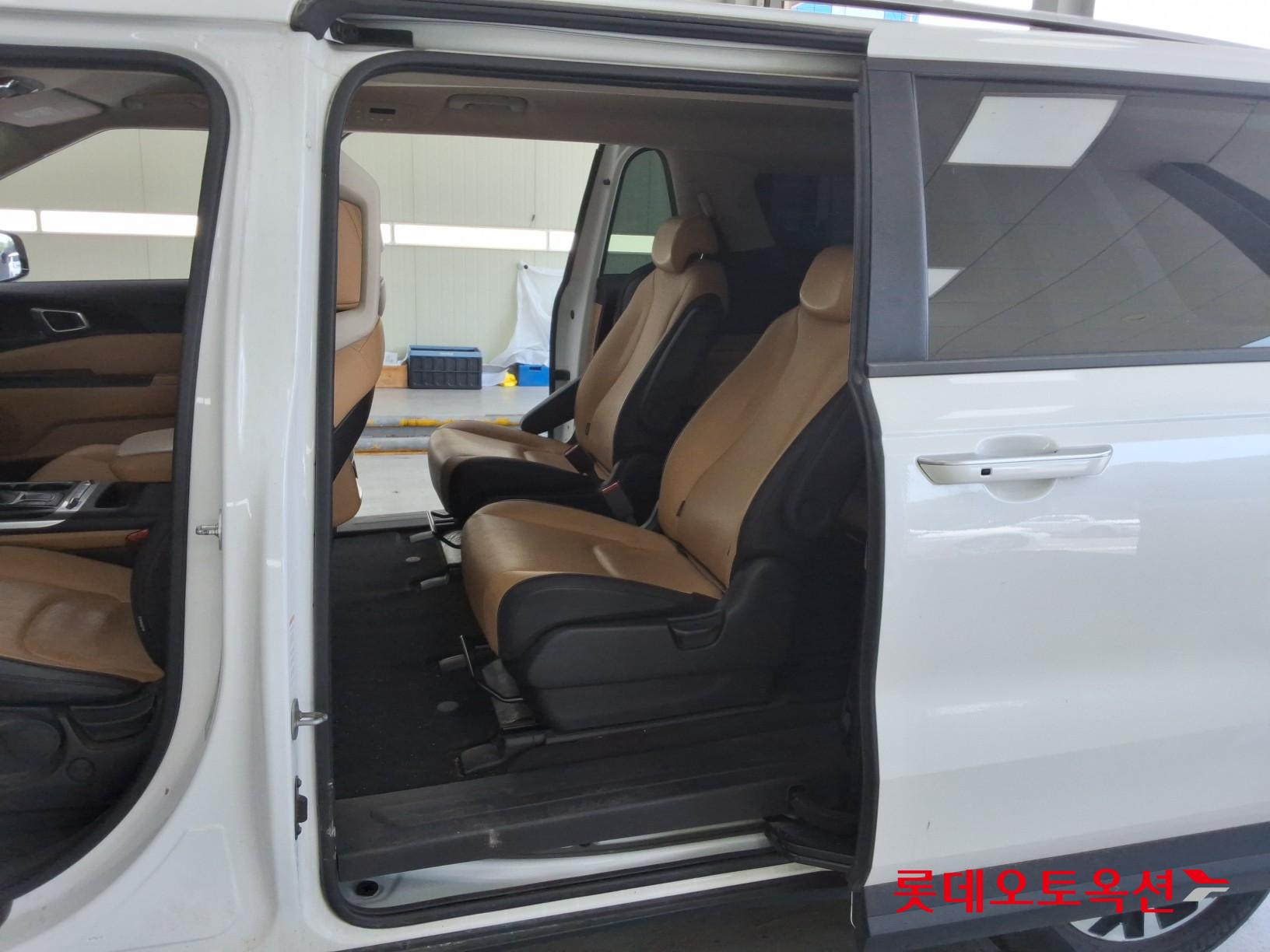 2023 - kia carnival