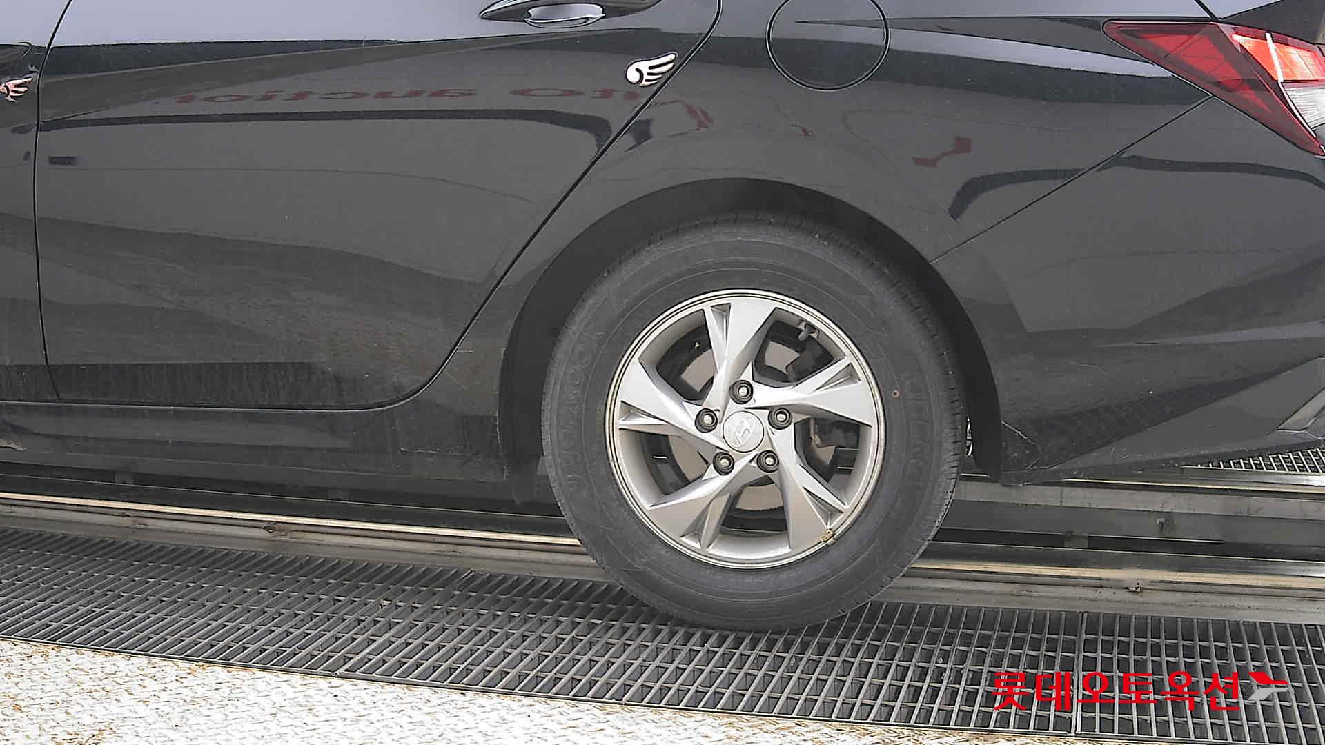 هيونداي إلانترا 2021 - صورة 26