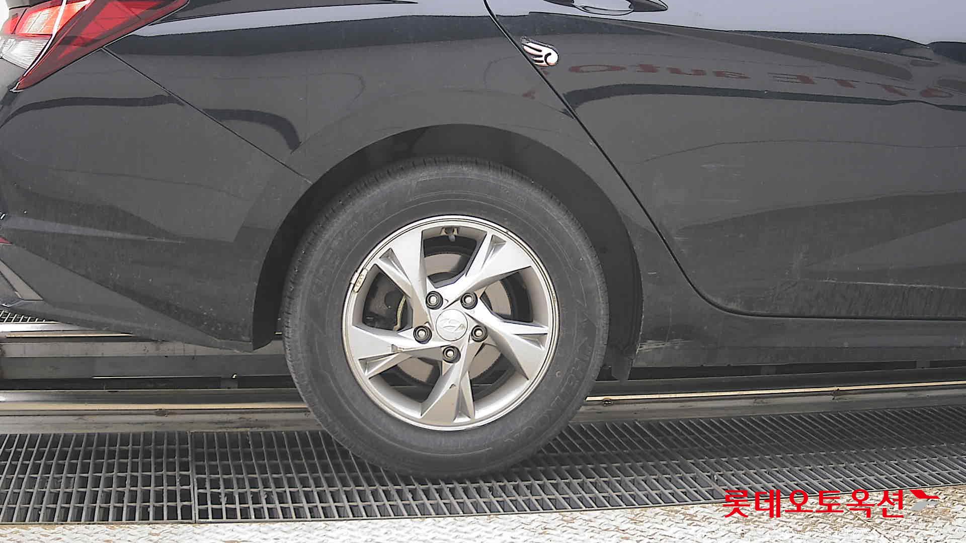 هيونداي إلانترا 2021 - صورة 28