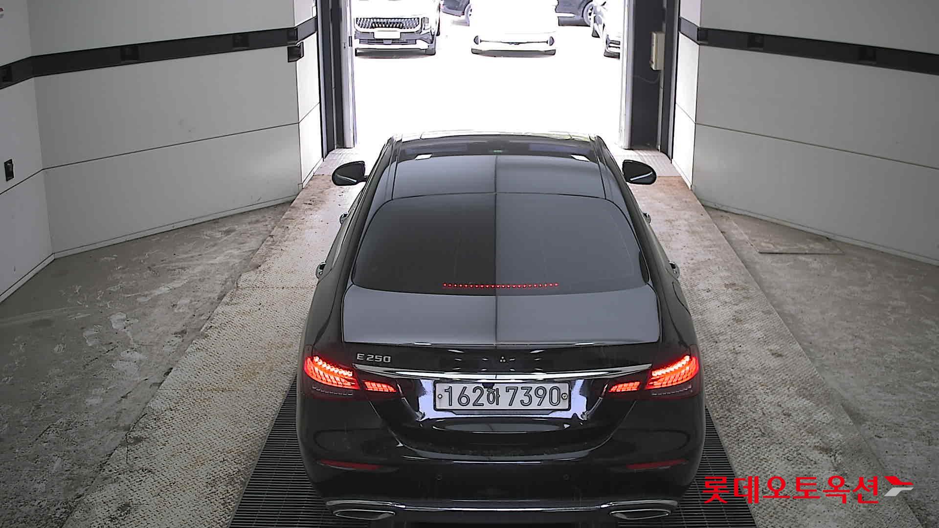 메르세데스-벤츠 E-클래스 2021 - 이미지 17