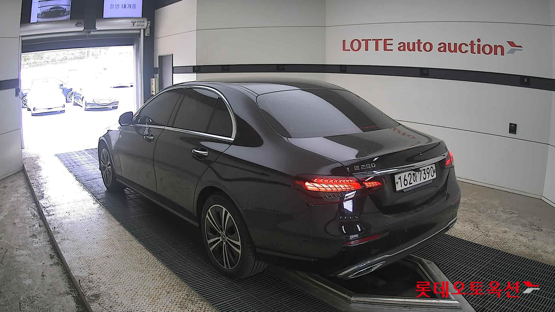 메르세데스-벤츠 E-클래스 2021 - 이미지 4