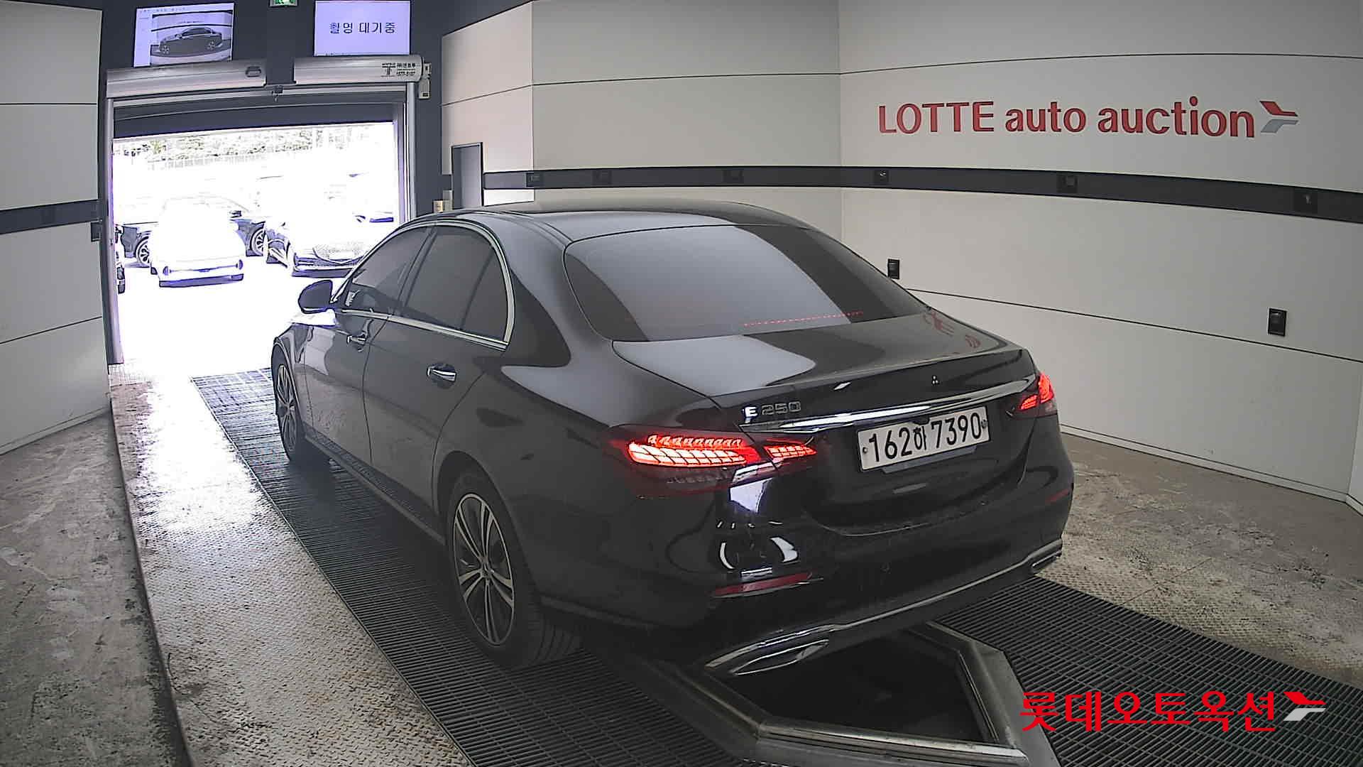 메르세데스-벤츠 E-클래스 2021 - 이미지 16